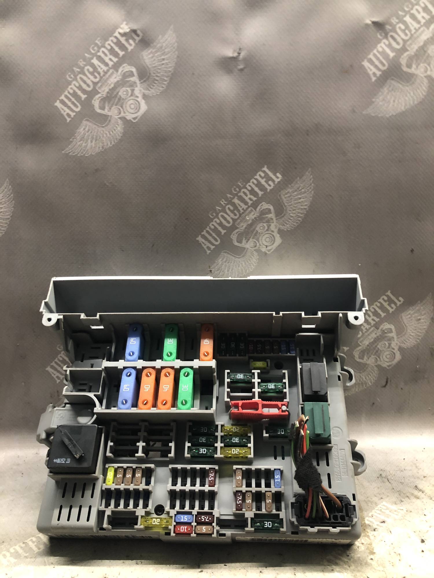 Блок запобіжників 61146978273 6906624-05 для BMW 3-SERIES-(E90-91)