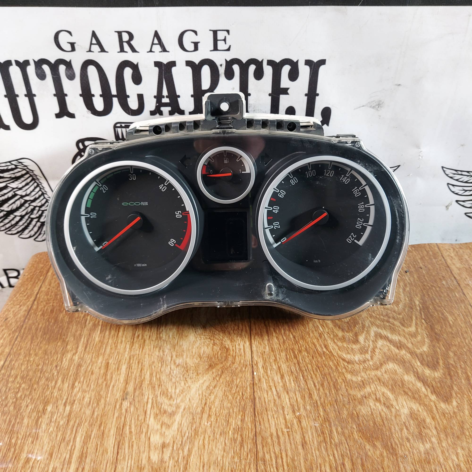 Щиток приладів Opel Corsa D P0013281901