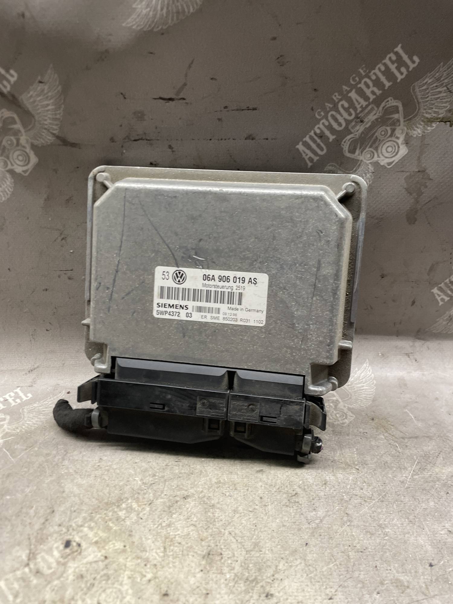 Блок керування двигуном VW GOLF IV 1.6 AKL 06a906019as