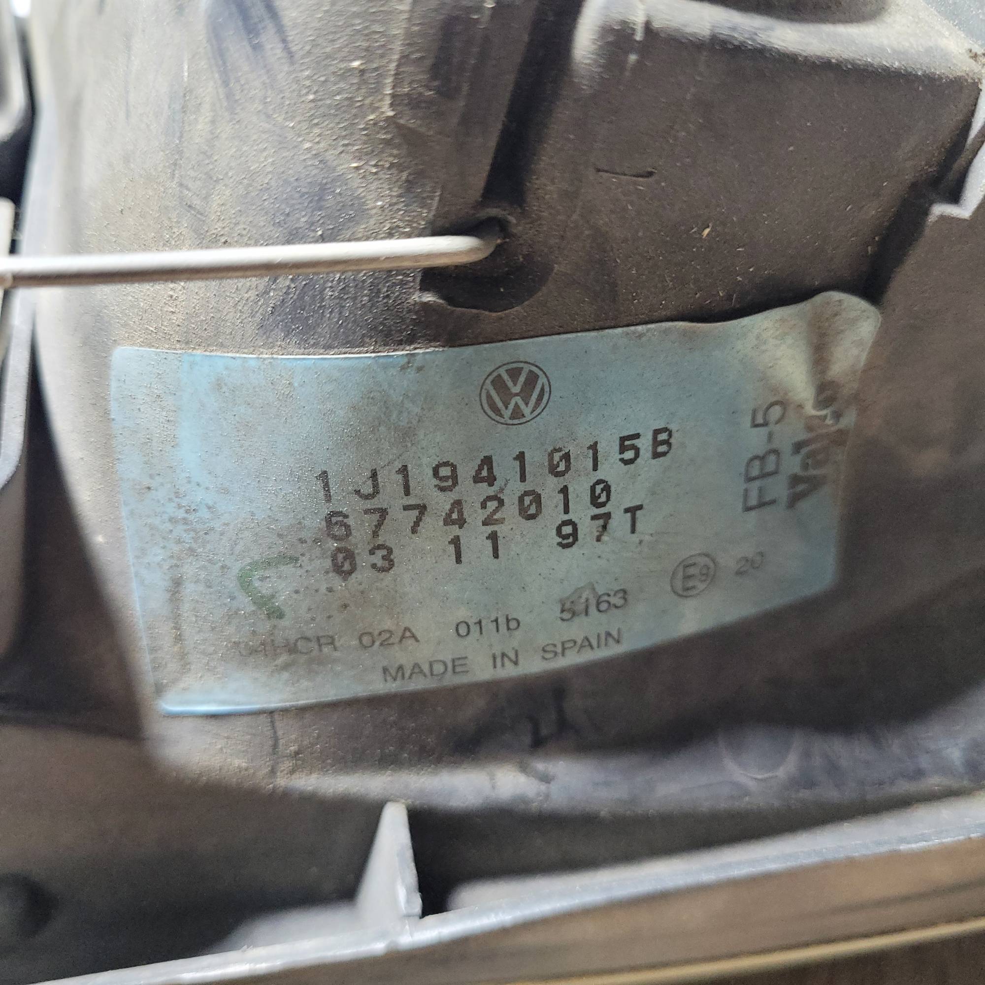Фара передня ліва Vw golf 4 Valeo 1j1941015b
