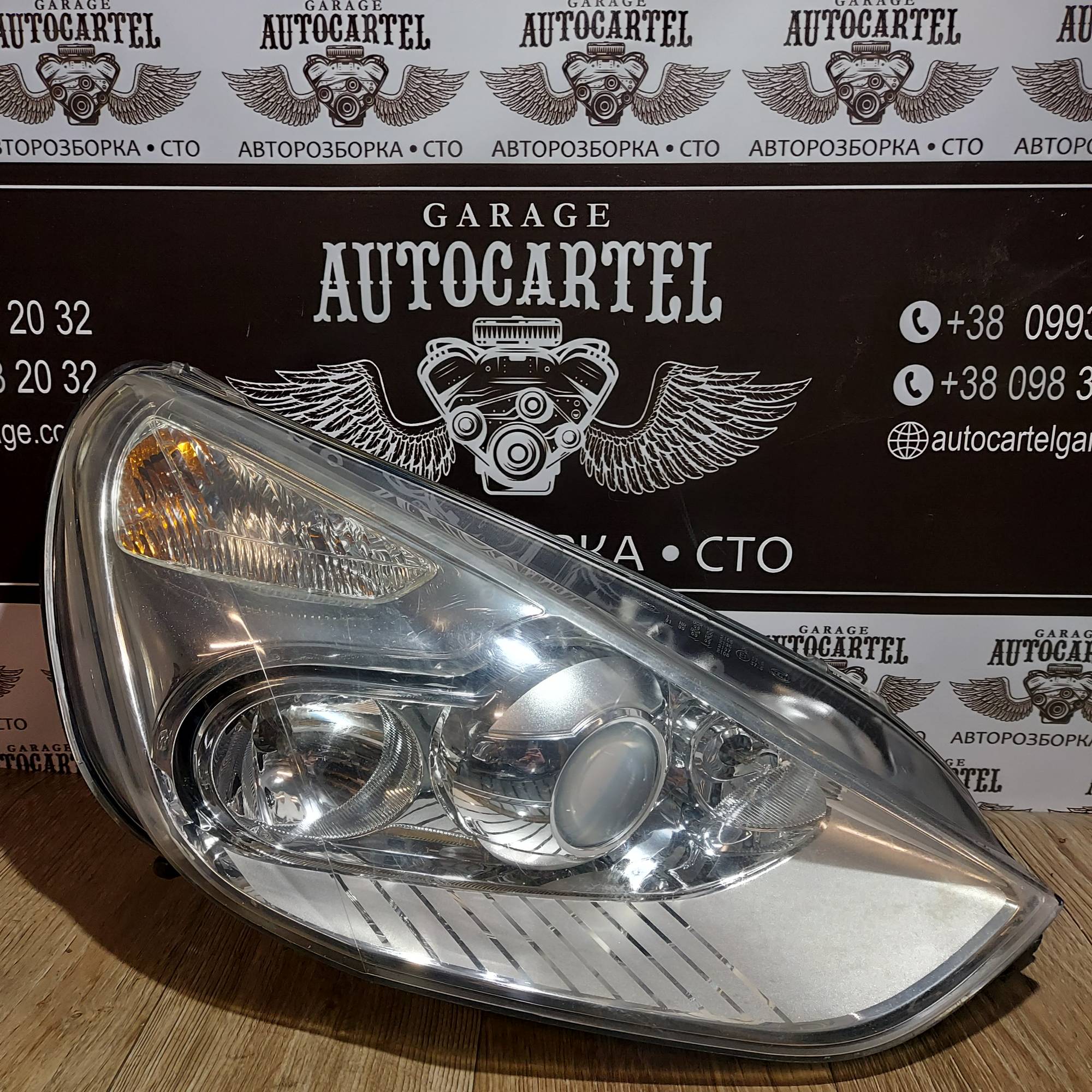 Фара права ксенон Ford S-Max 2006-2015 6M2113D154AG