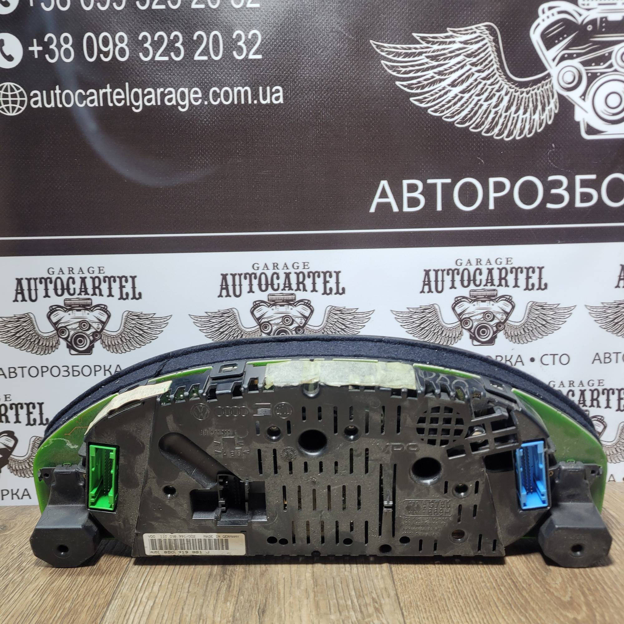 Панель приладів AUDI A4 B5 (1994-2001) 8d0919881j