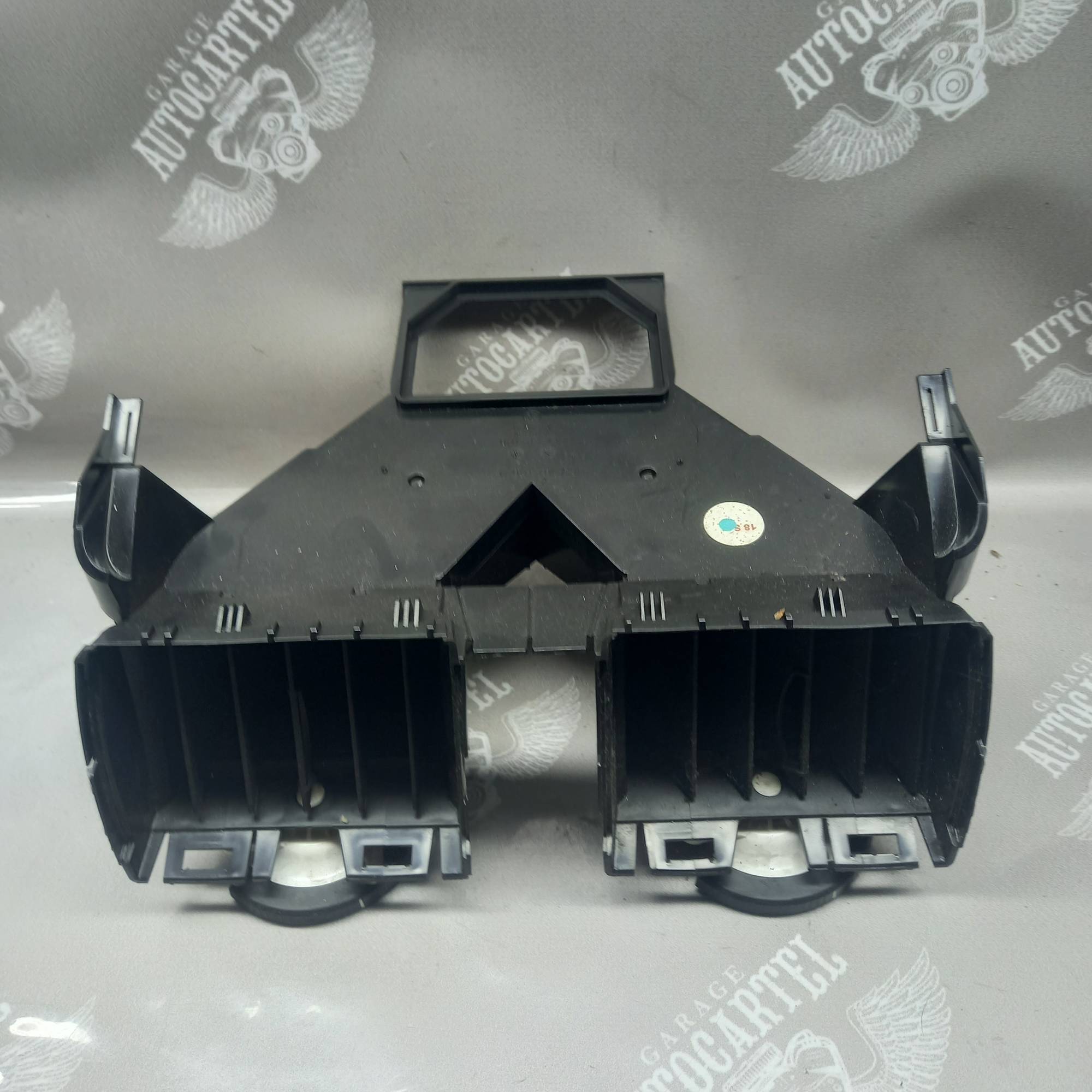 Дефлектор вентиляції центральний vw golf v 2003-2008 1k0819735