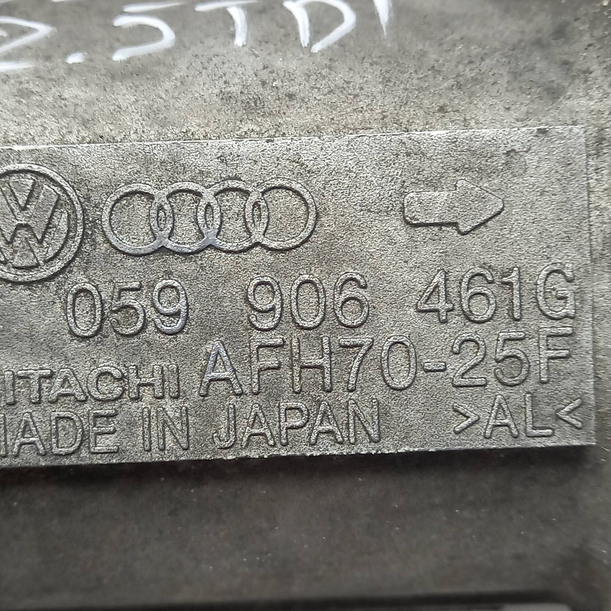 Витратомір повітря Audi A4/6/8,VW Passat B5 2.5TDI 059906461g