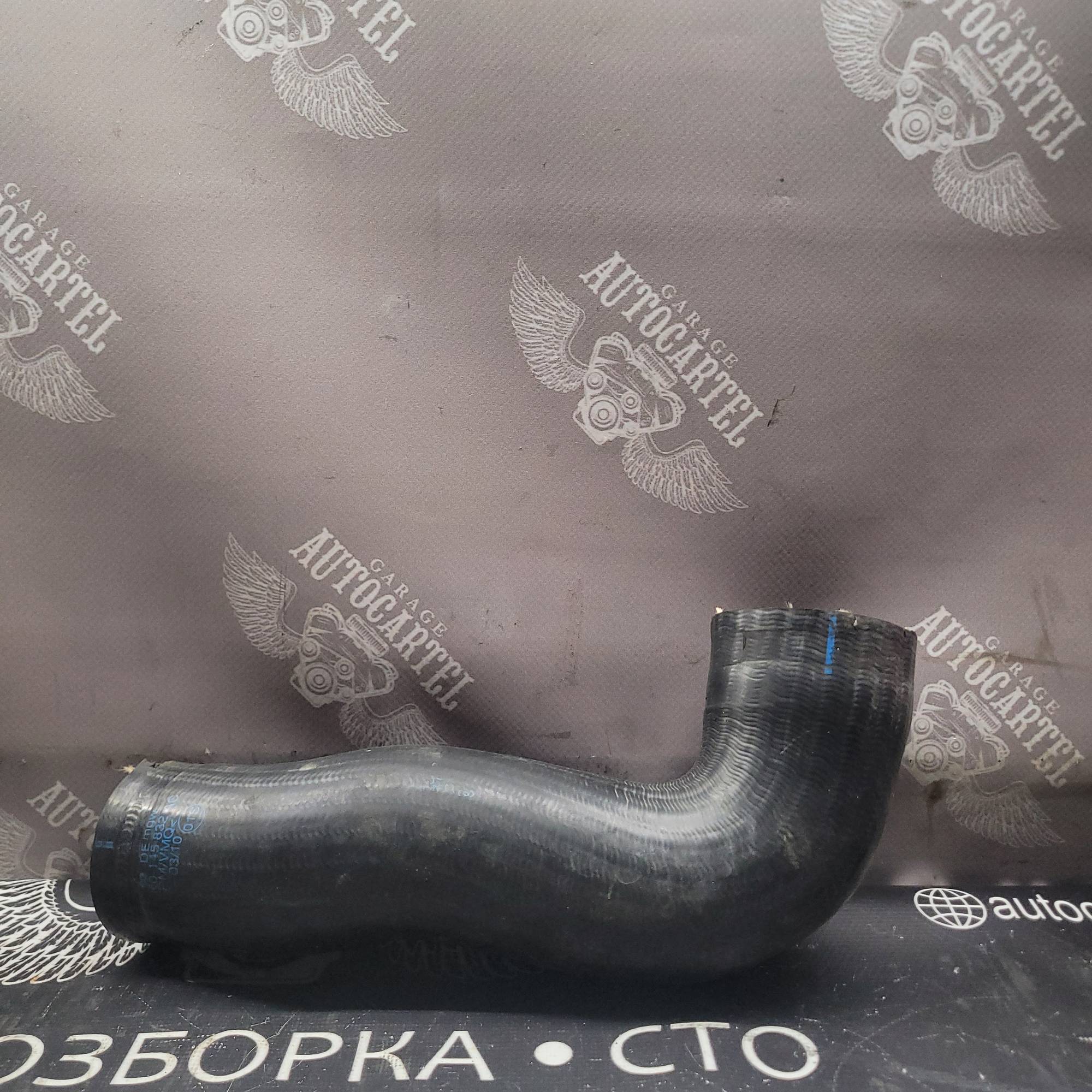 Патрубок інтеркулера лівий 1.6tdi Skoda Octavia A5 1K0145832AC VAG (1K0145832AC)