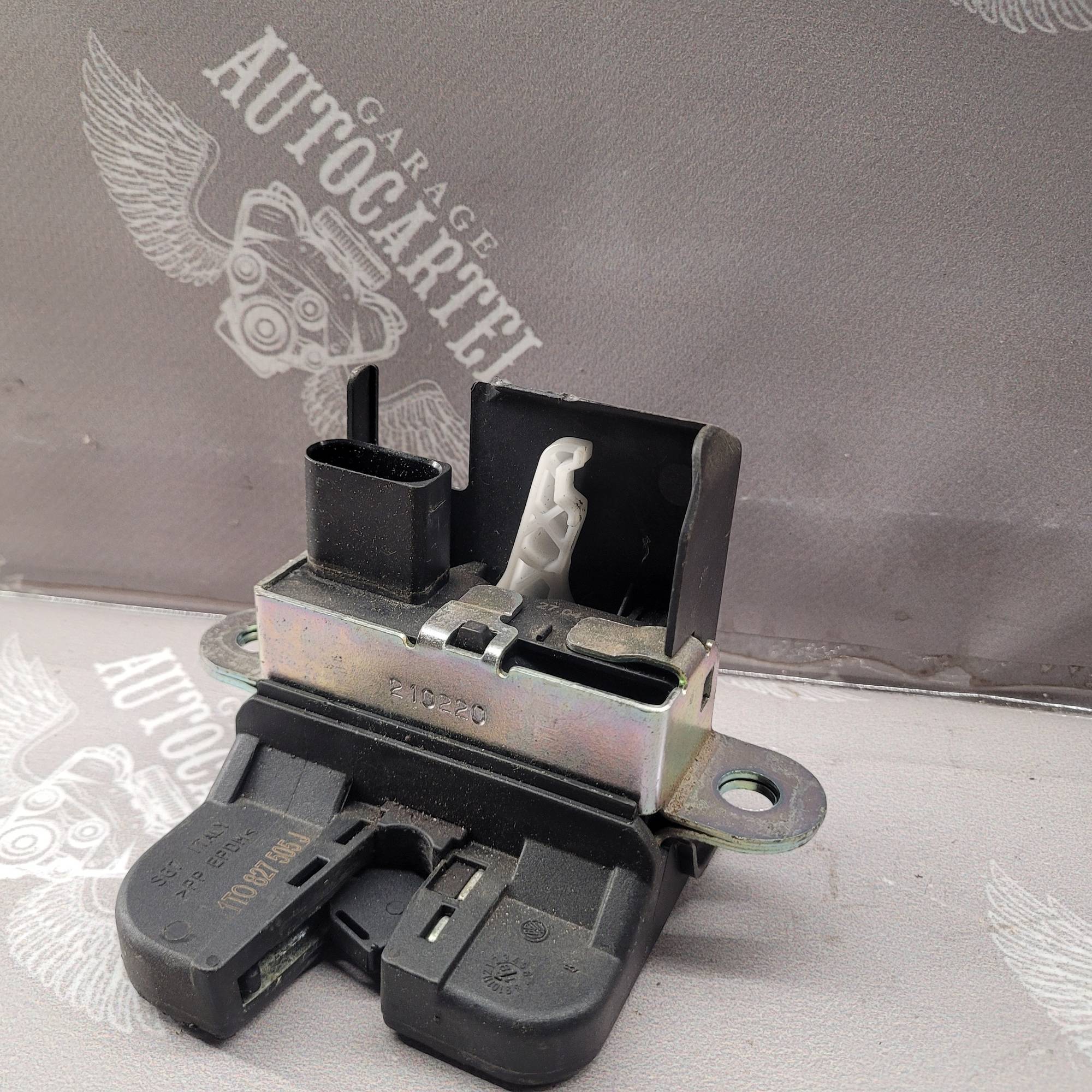Замок крихітки багажника VW Touran 2003-2010, 1T0827505J, 1T0 827 505 J