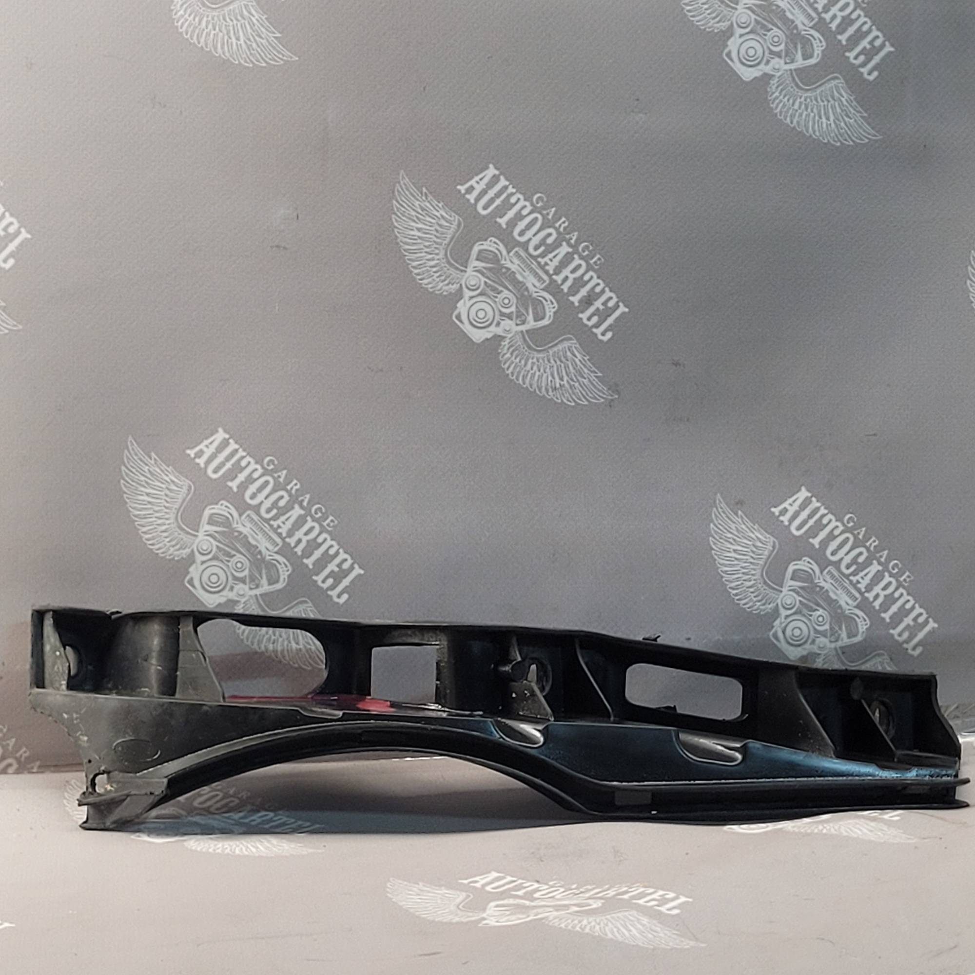 Кронштейн бампера переднього лівого VW Passat B6 3C0807889