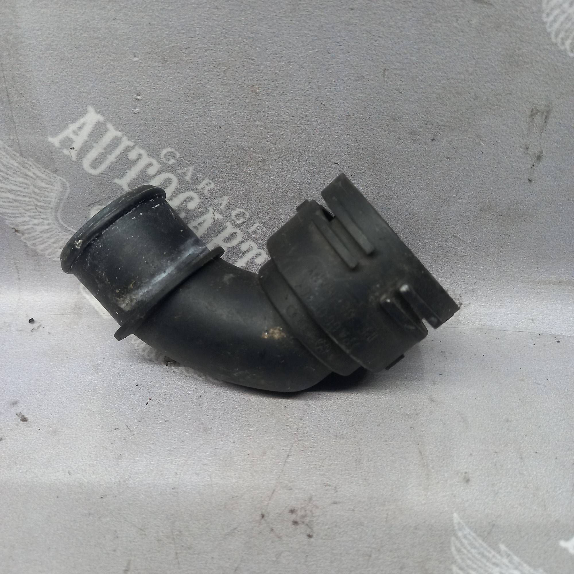 Фланець системи охолодження VW Passat B6 2.0 TDI 2005-2010 1k0122291bf