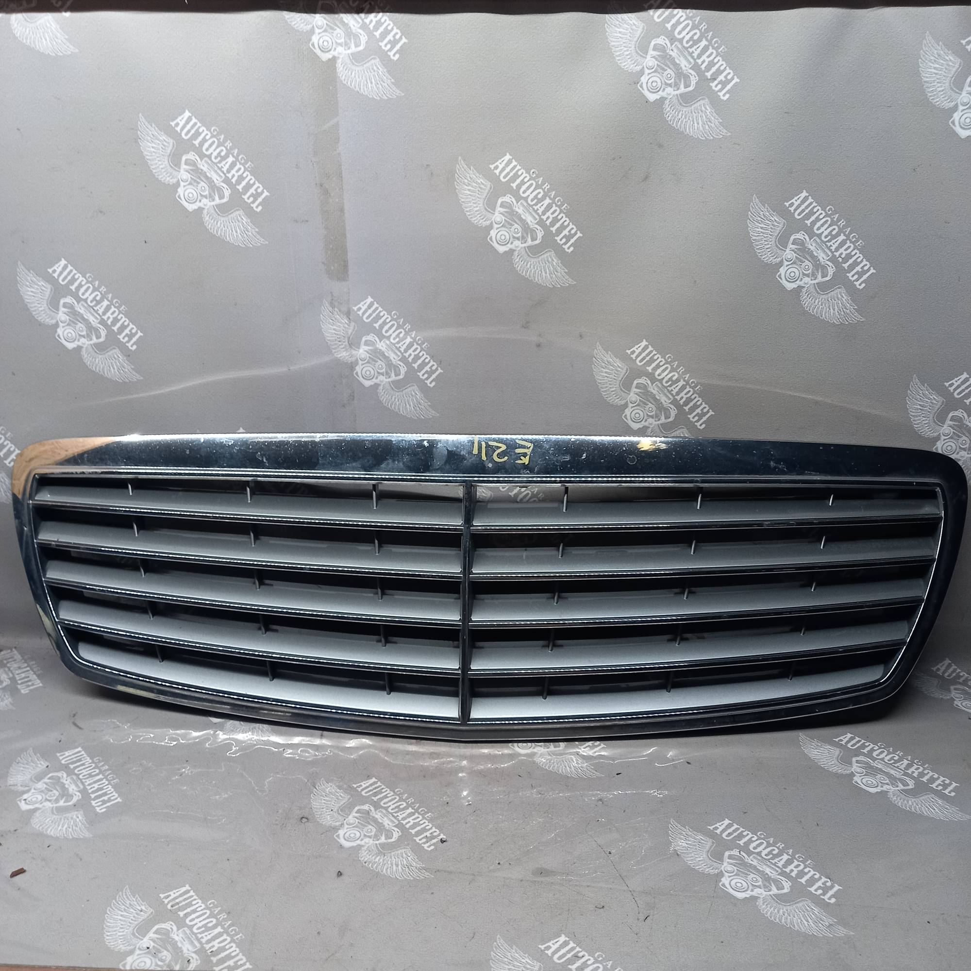 Решітка радіатора Mercedes E-class W211 02-06 a2118800383, 21480959