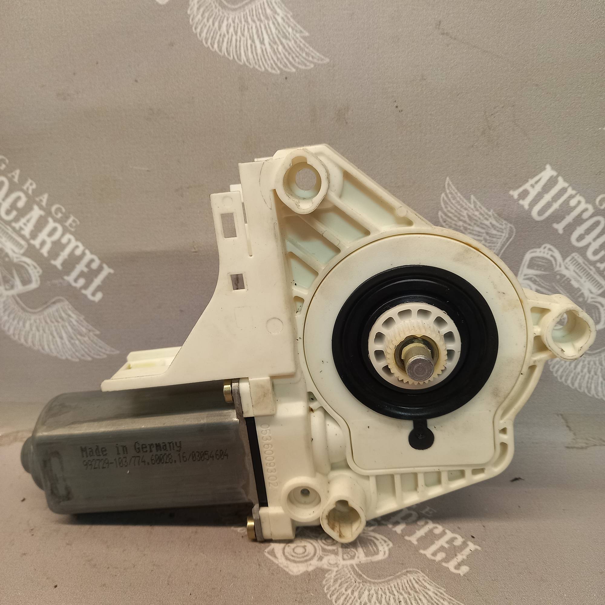1k4837402e Моторчик склопідйомника правий передній Volkswagen Golf 5 2003 - 2009