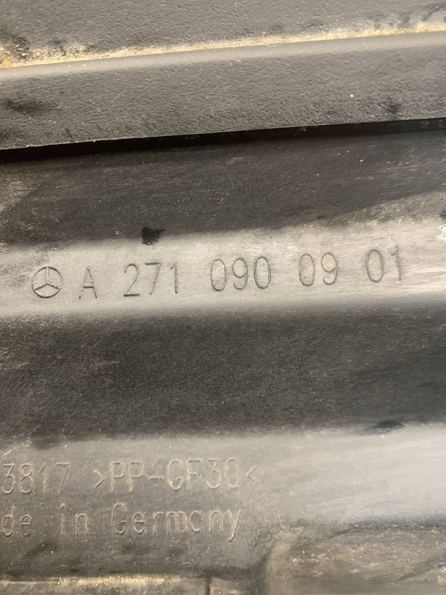 2710900901 -a2710940204 корпус повітряного фільтра Mercedes E W211 2003-2009
