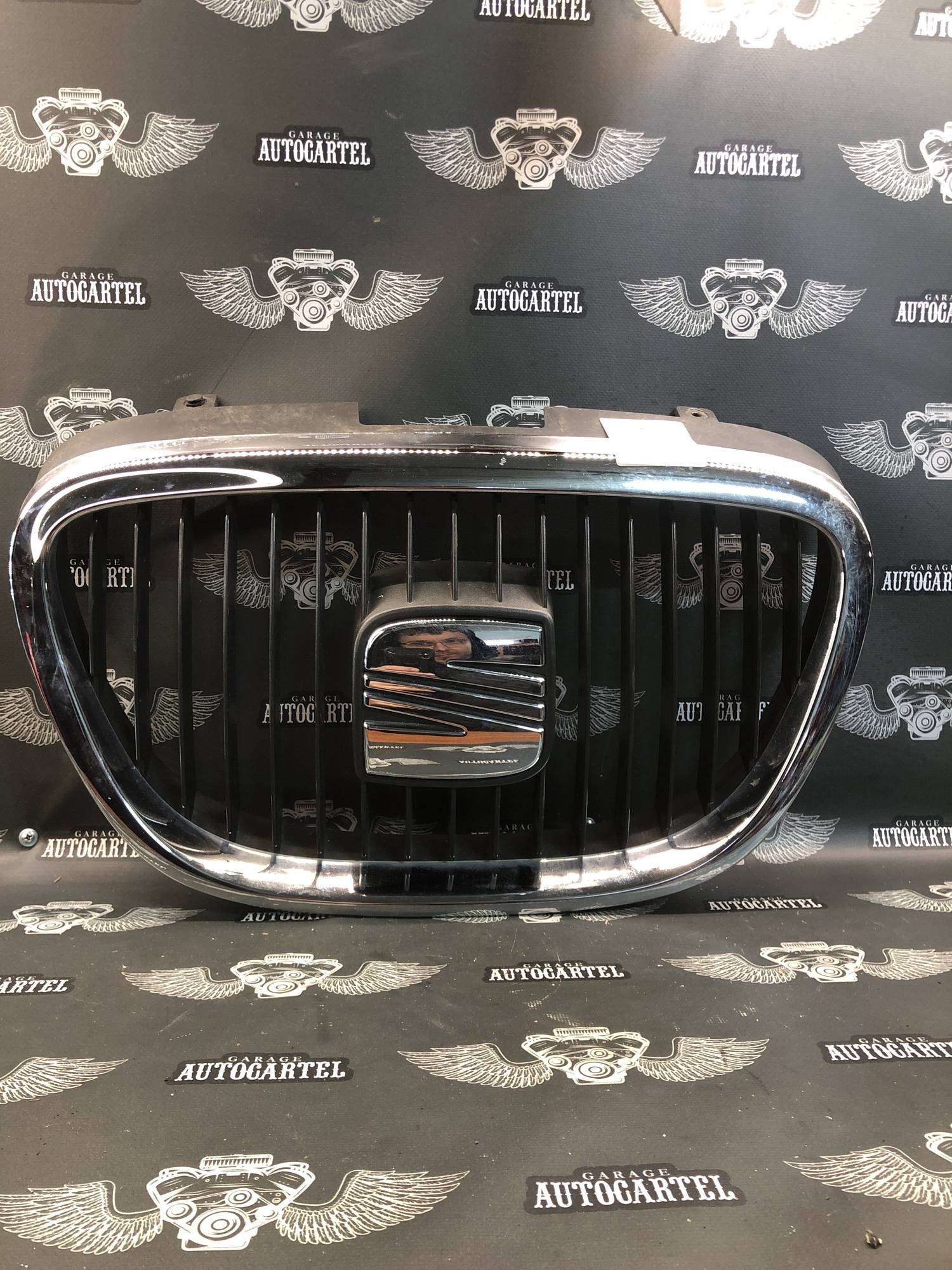 5p0853654-2 Решітка радіатора Seat Leon
