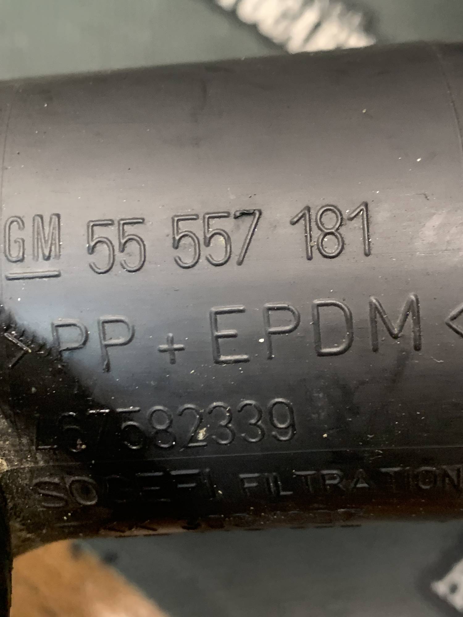 Патрубок впускний 1.2 16V, 1.4 16V Opel Corsa D 55557181