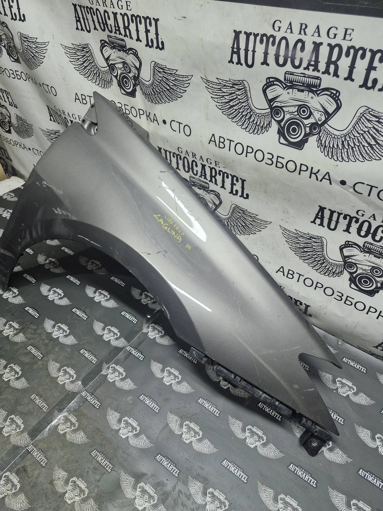 Крило переднє праве Renault Laguna 3 2007-2015 21686627