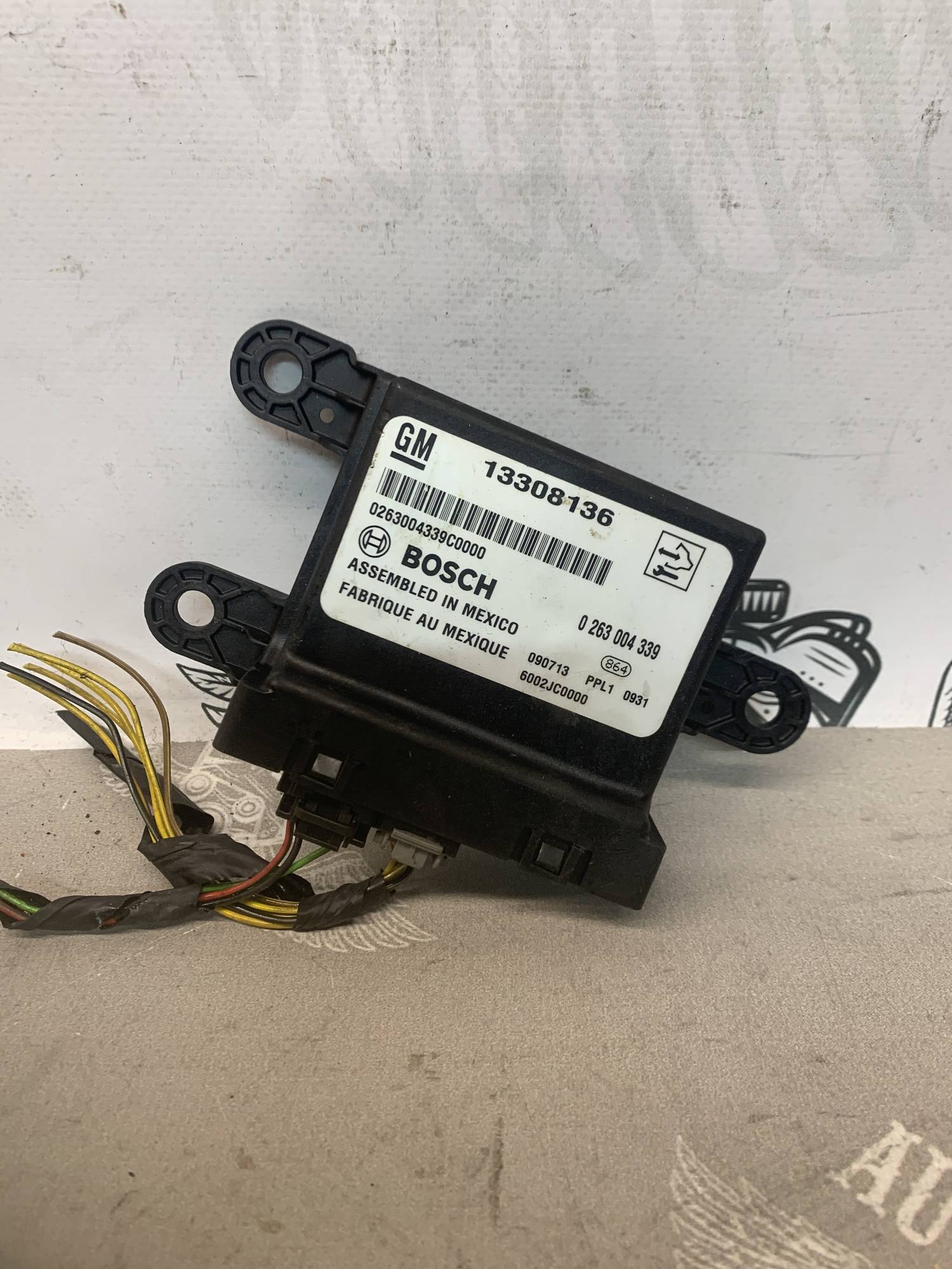 Блок керування парктрониками Chevrolet Cruze J300 13308136