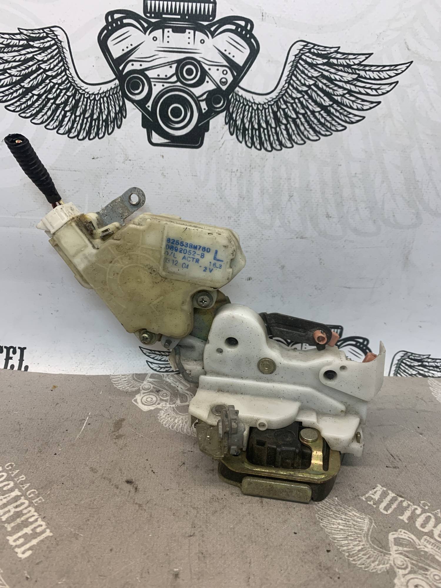 Замок задніх лівих дверей Nissan Almera Tino 2pin 82553bm760