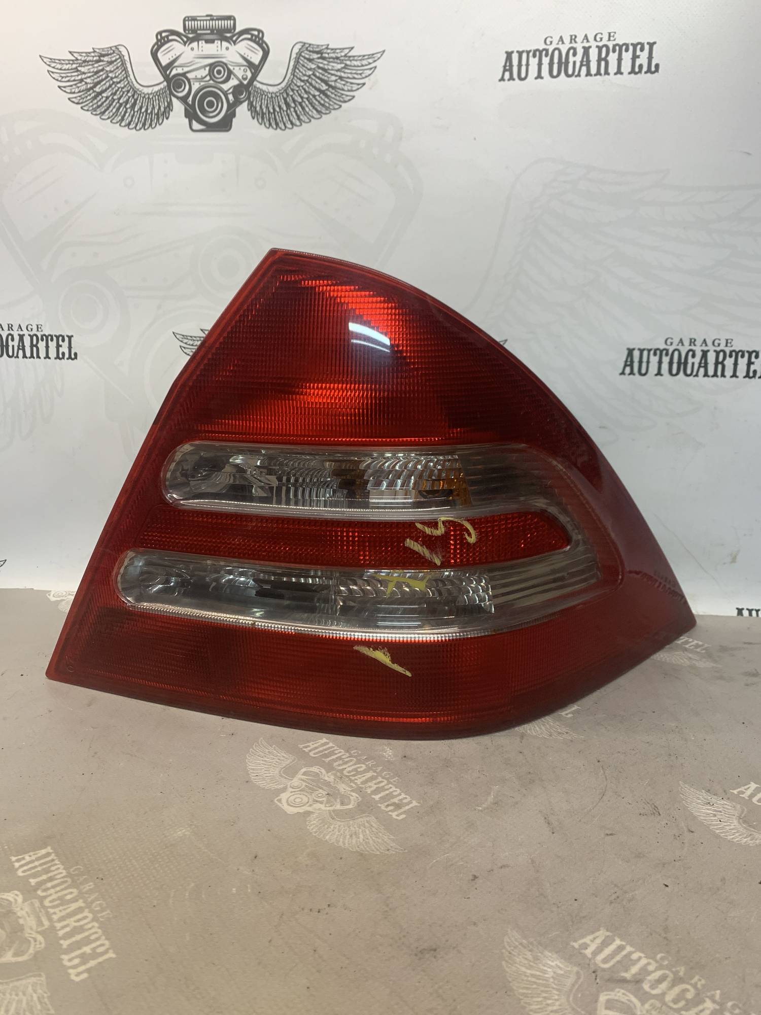 Ліхтар задній правий для Mercedes C-Class W203 2038200264r