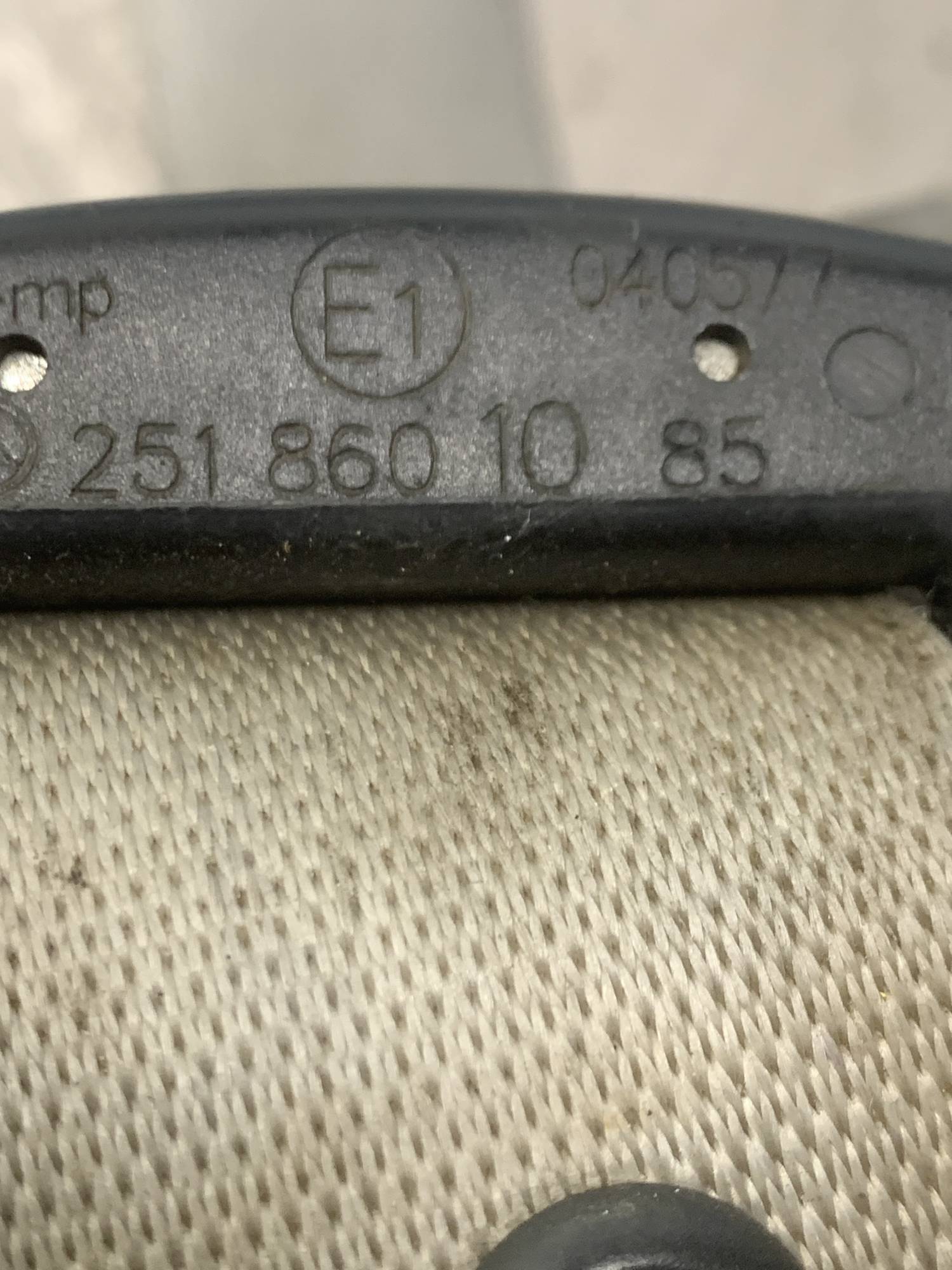 Ремень безопасности правый Mercedes W164 W251 2518601085