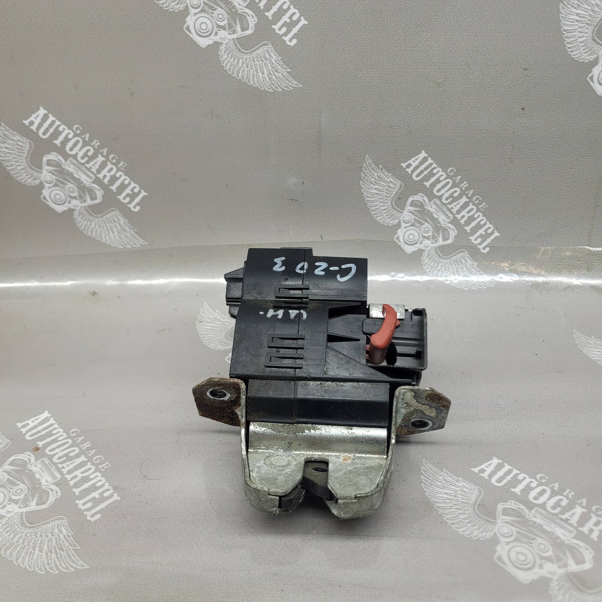 Замок задньої ляди у Mercedes C-Class W203 2000-2007 A2037500693