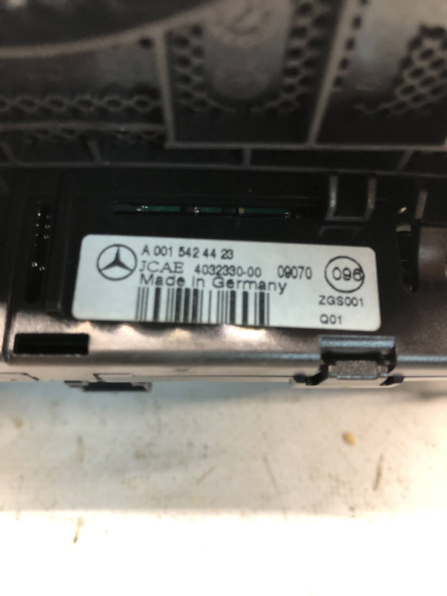 Дисплей парктроника Mercedes E-class (C207) 2009-2016 A001542442