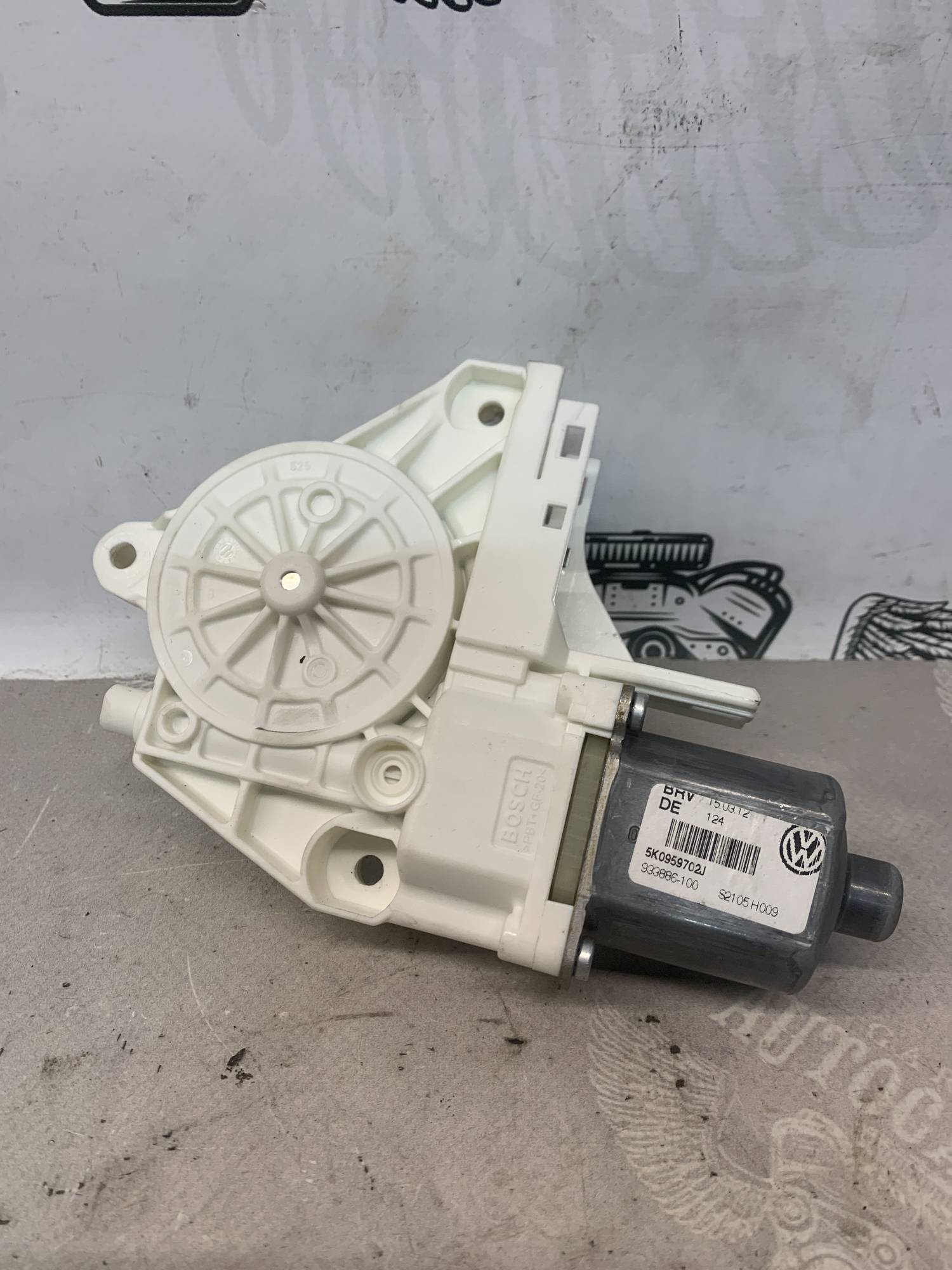 Моторчик склопідйомника передней правой VW GOLF VI 5k0959702j