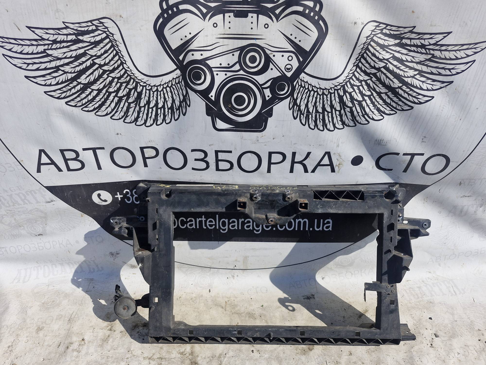 Передня панель рамка радіатора Mitsubishi Colt 03-09 mn105057