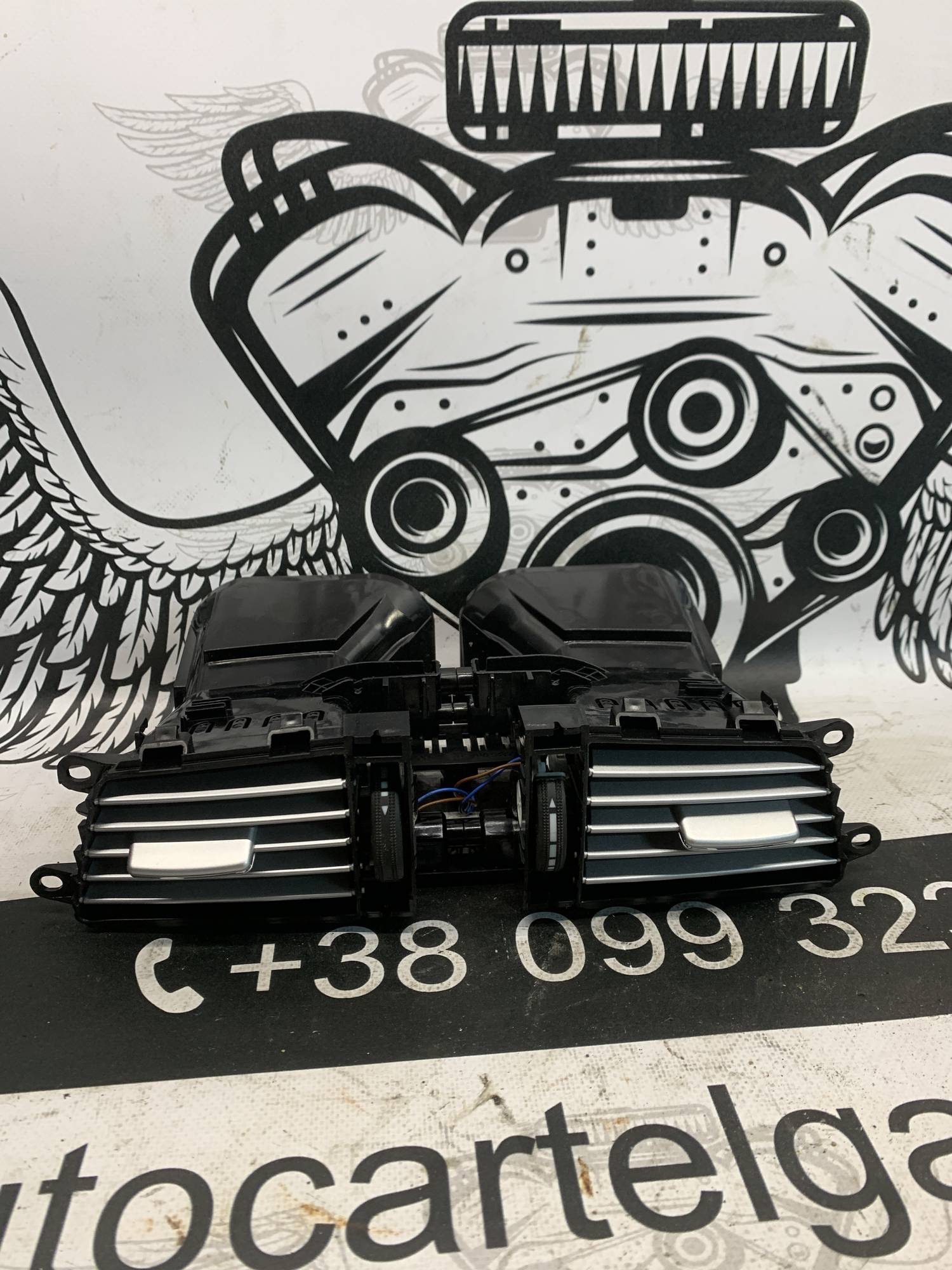 Дефлектор повітряний центральний MERCEDES W212 a2126801427
