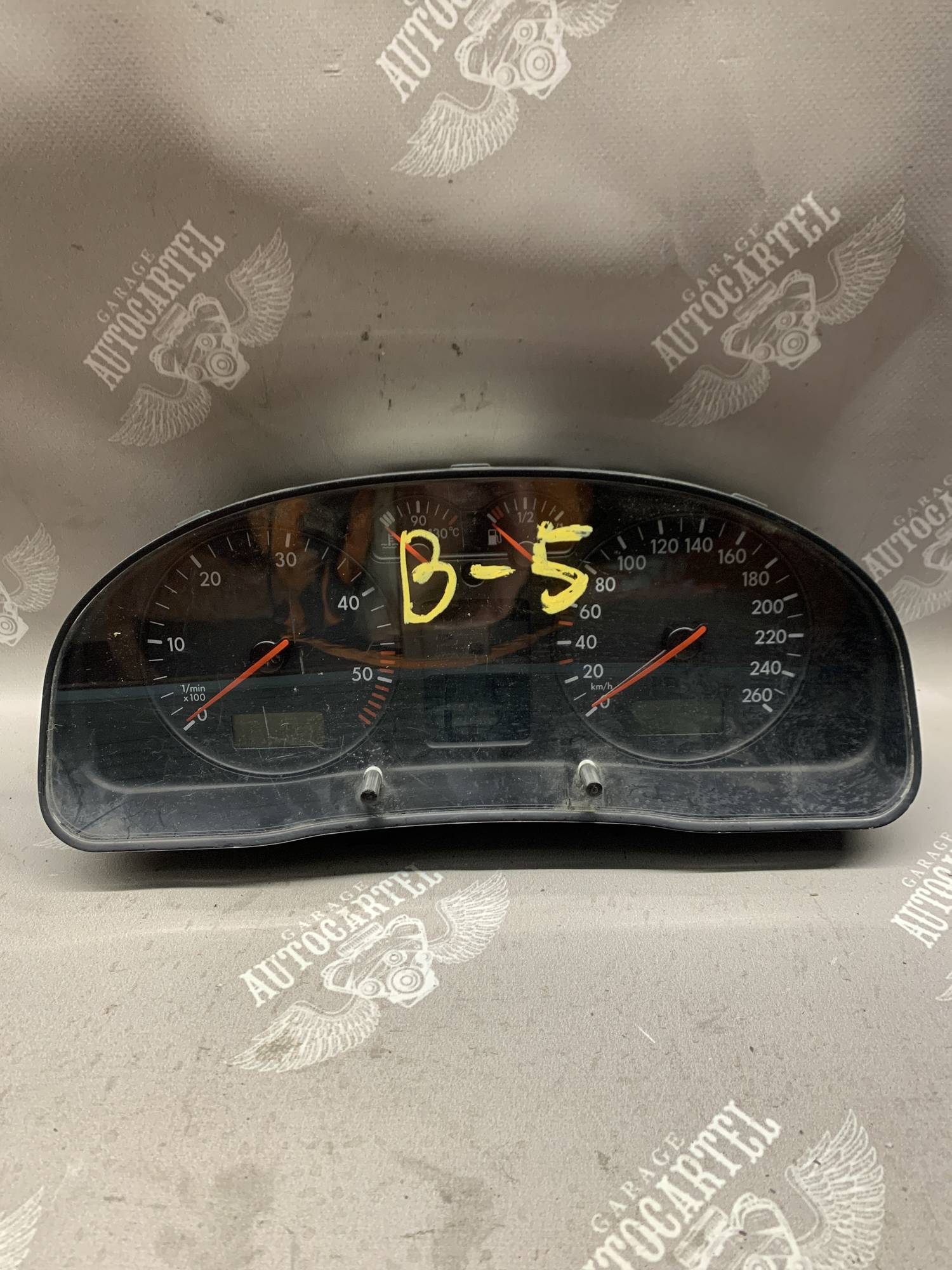Панель приладів для Volkswagen PASSAT B5 3b0920820