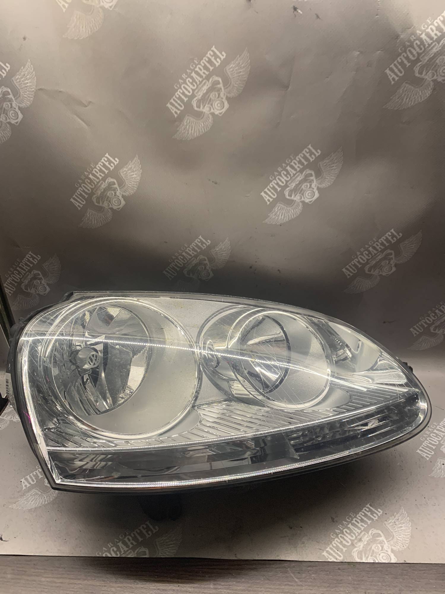 Фара права передня Volkswagen Jetta 2005-2009 1k6941030p