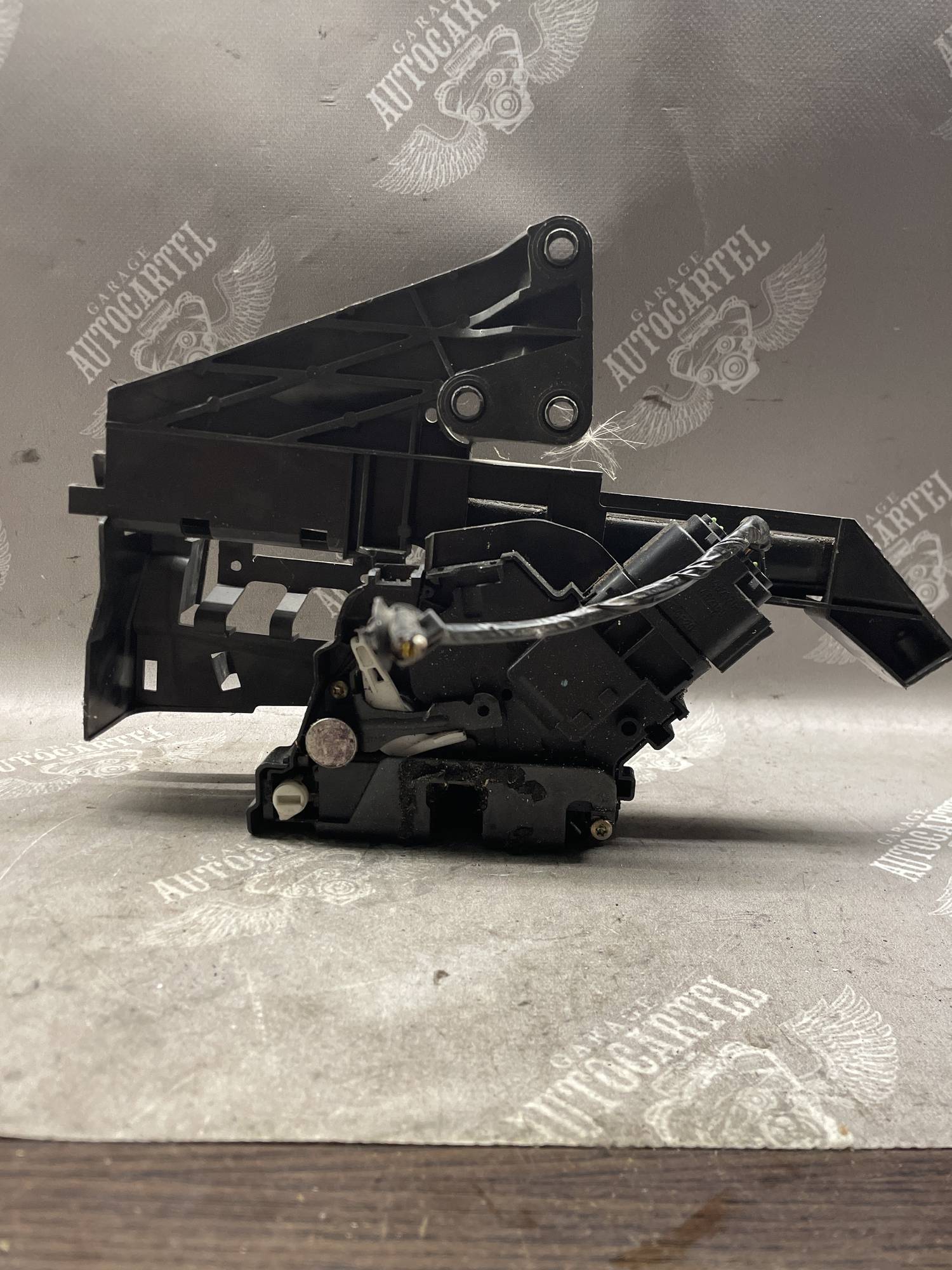 Замок двері задньої лівої FORD FOCUS C-MAX 3m5ar26413bm