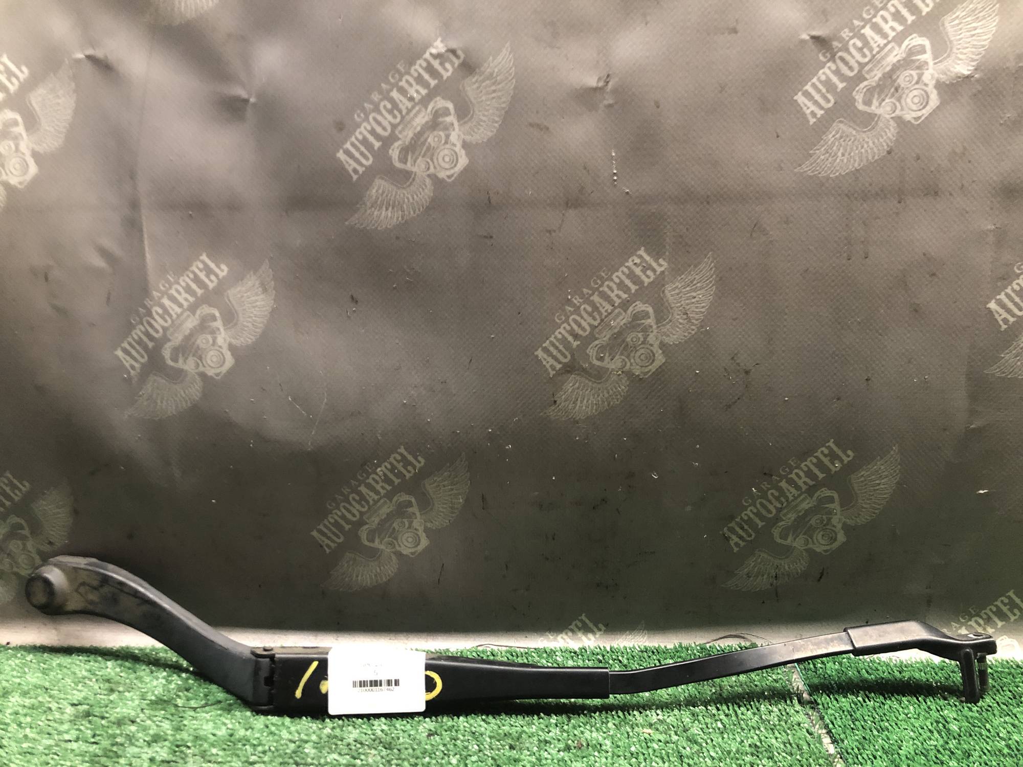 Щіткотримач передній лівий Mercedes C-Class W204 (07-15) A2048200044