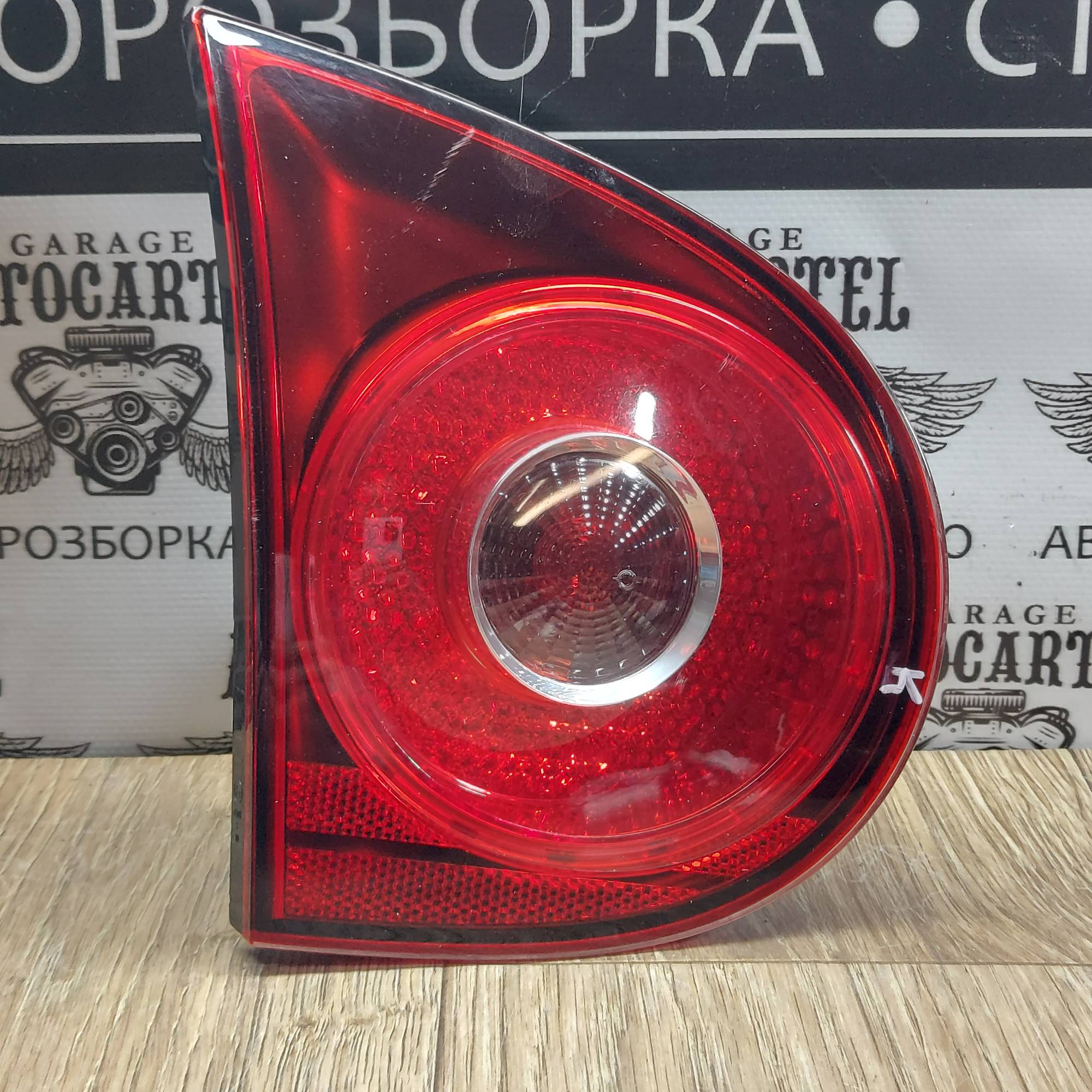 Ліхтар внутрішній лівий VW Golf 5 1K6945093K