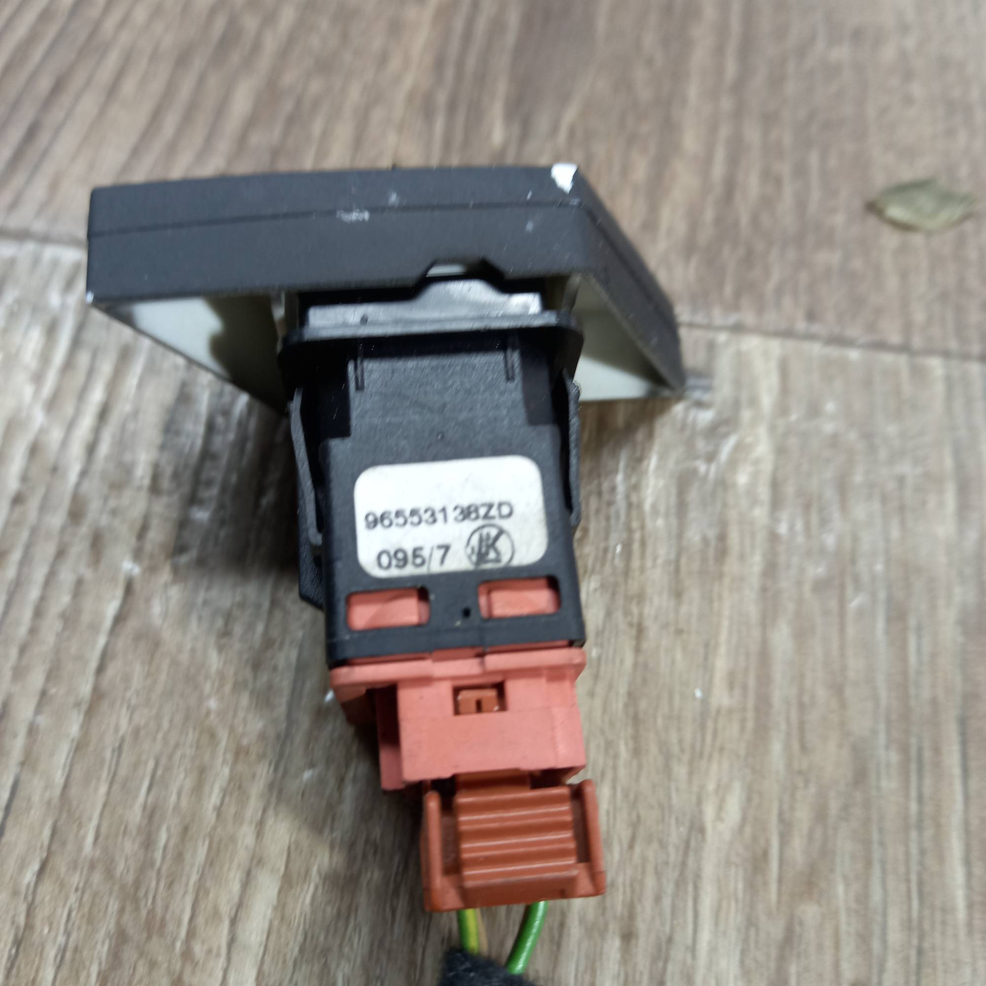 96553138ZD Кнопка ESP Peugeot/Citroen C4 Picasso 06-13
