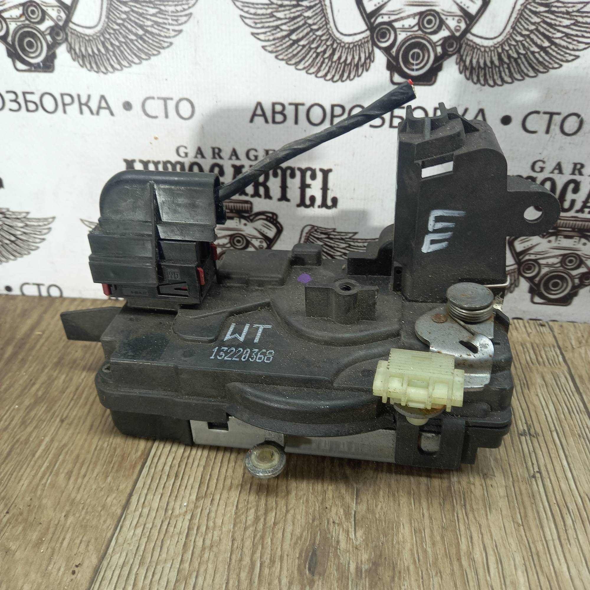 Замок передньої правої двері Opel Zafira Опель Зафіра б 2005-2011GM 13220368