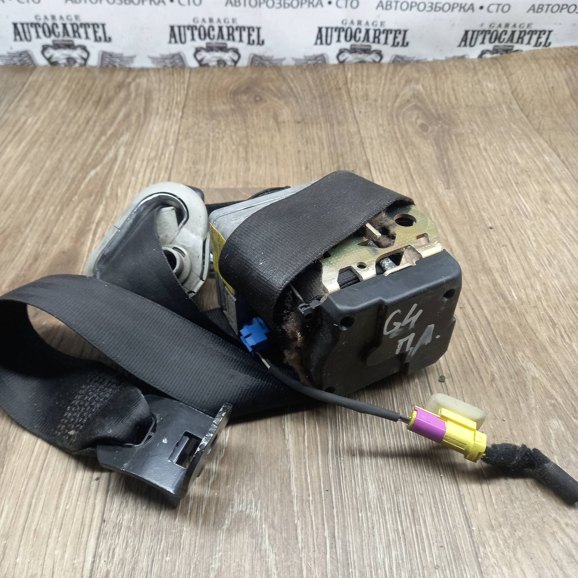 Ремінь безпеки передній лівий Volkswagen Golf 4, 1j4857705j