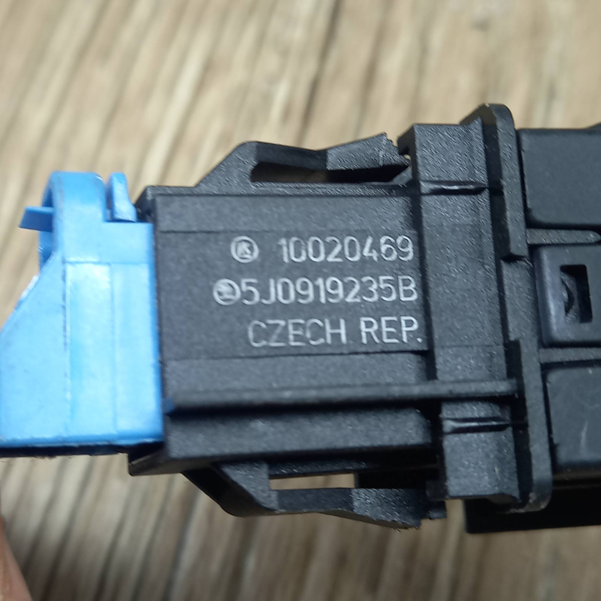 5j0919235b Кнопка перемикач Airbag Skoda Fabia 2 2007-2014