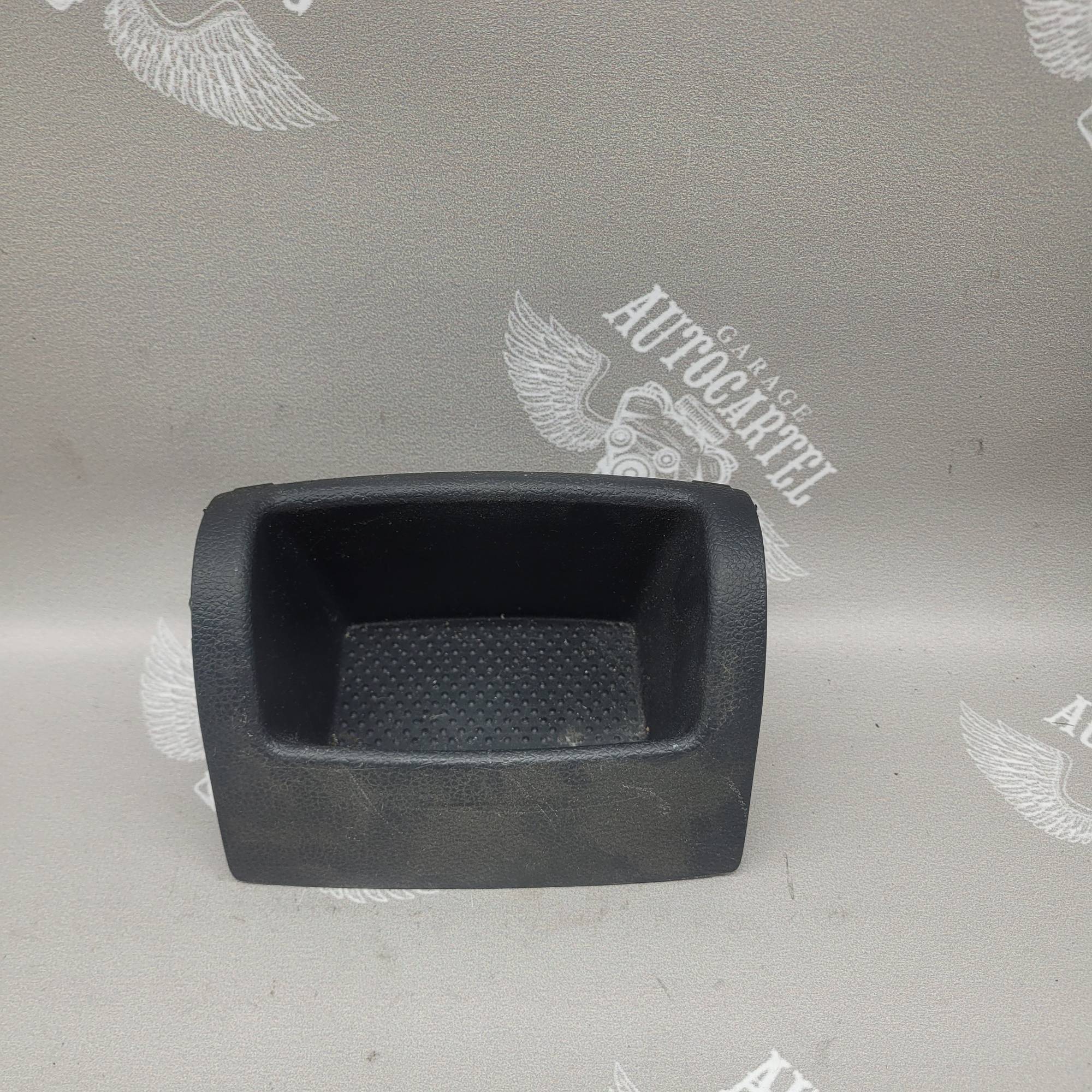 1Z0858373 Бардачок полиця тунеля skoda a5