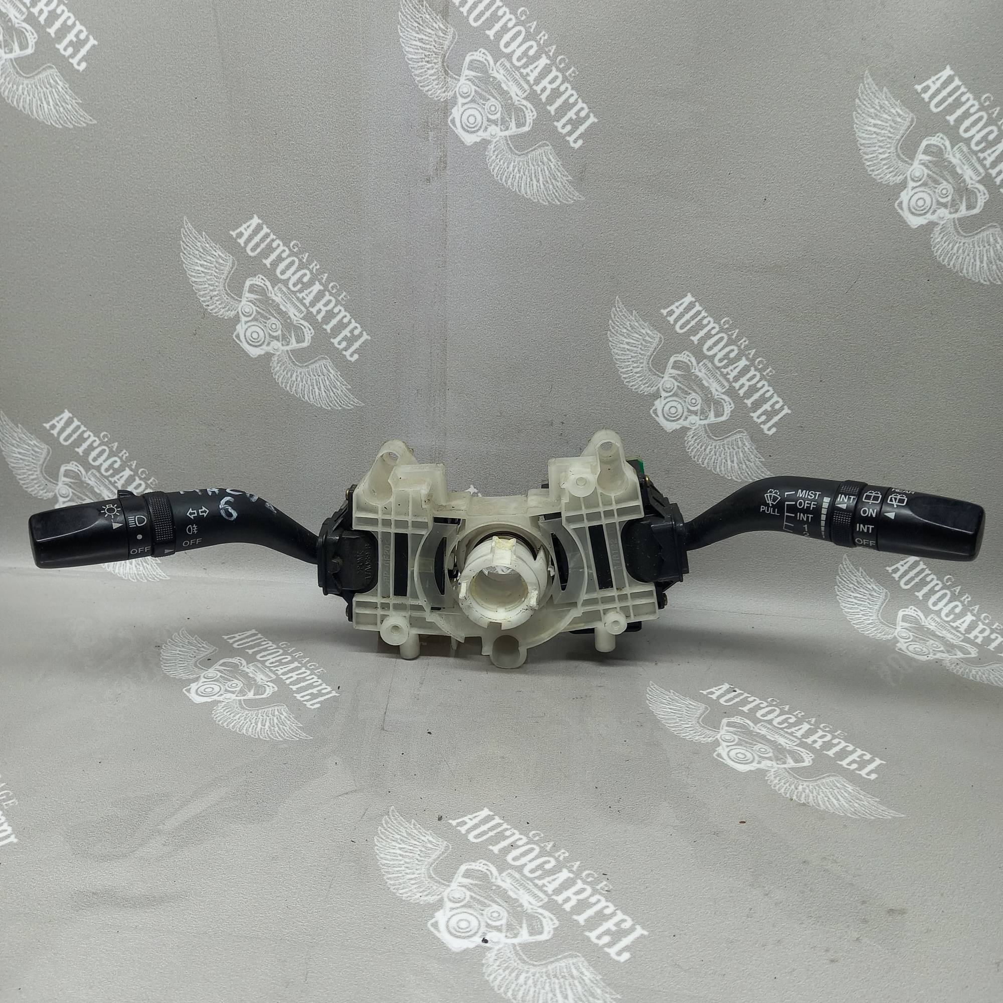 Перемикач підрульовий композитний в зборі Mazda 6 gj5j17d325