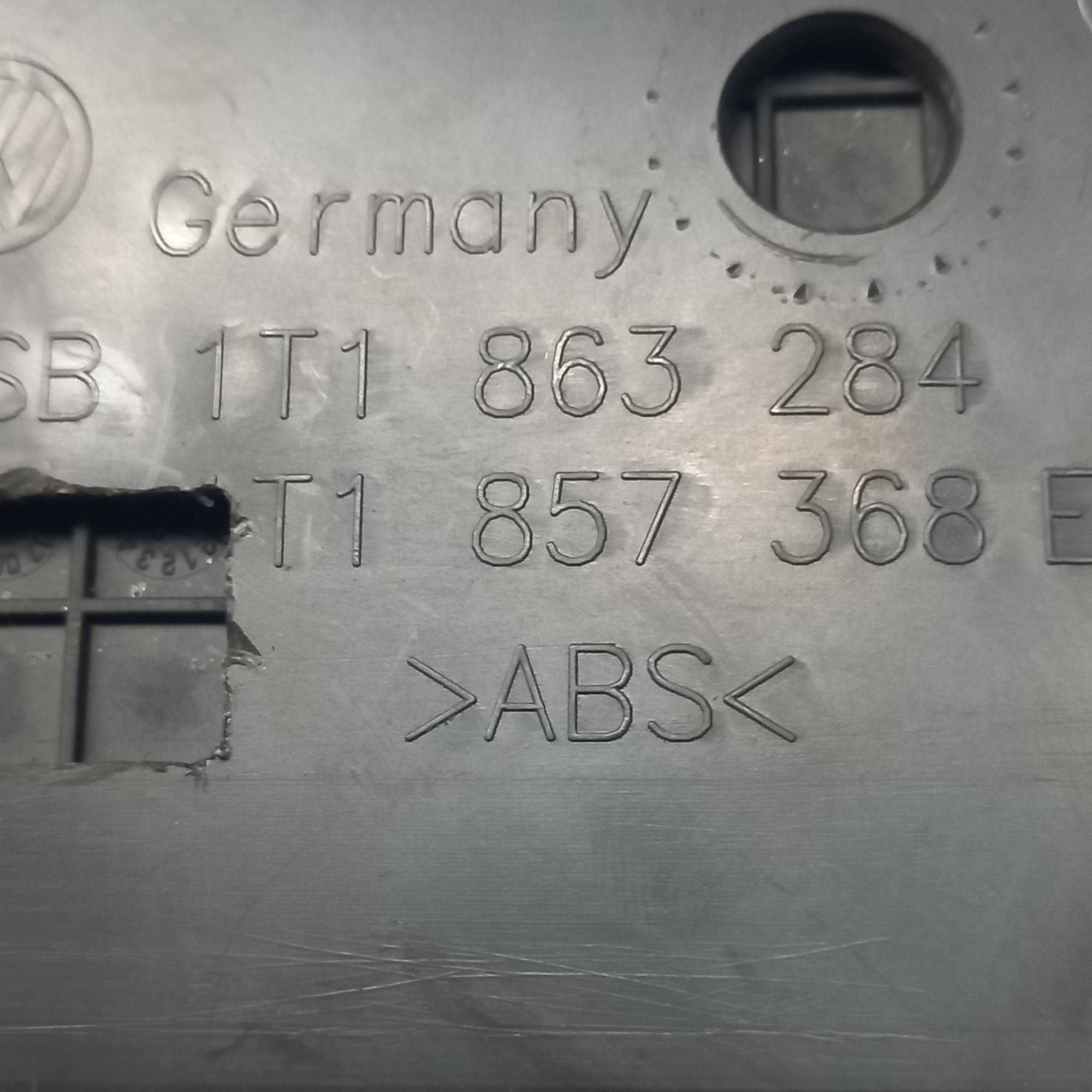 Бардачок (чорний) Volkswagen Touran 1t1863284