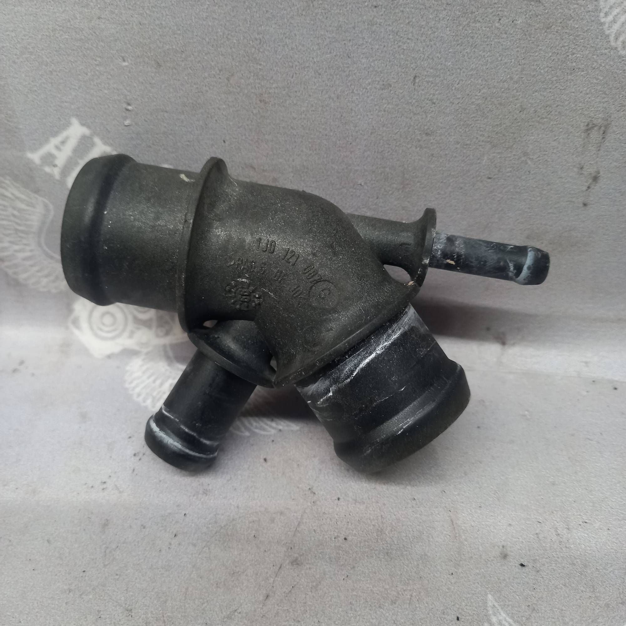 Фланець охолоджуючої рідини Skoda Octavia Tour VW Golf IV 1997-2006 1j0121087c