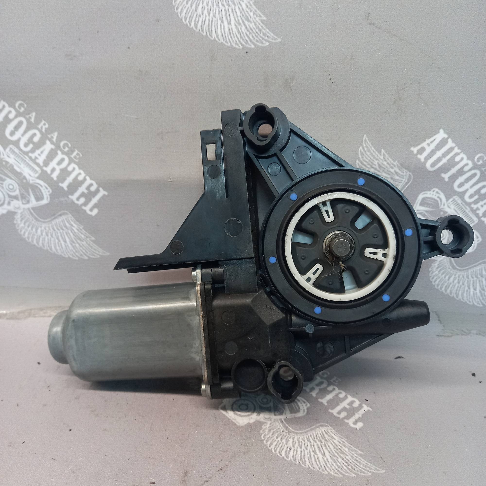 1t0959702c Моторчик склопідйомника правий передній Volkswagen Caddy 2004 - 2016