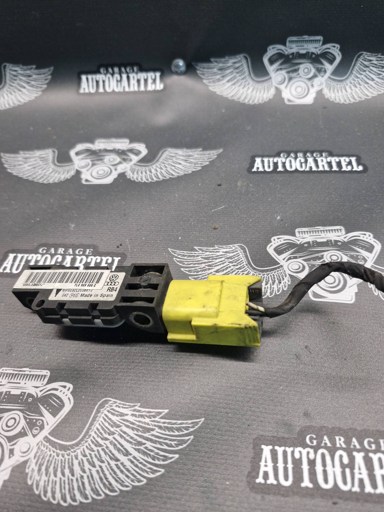 ДАТЧИК УДАРУ VOLKSWAGEN TOUAREG OE 7L0909606C