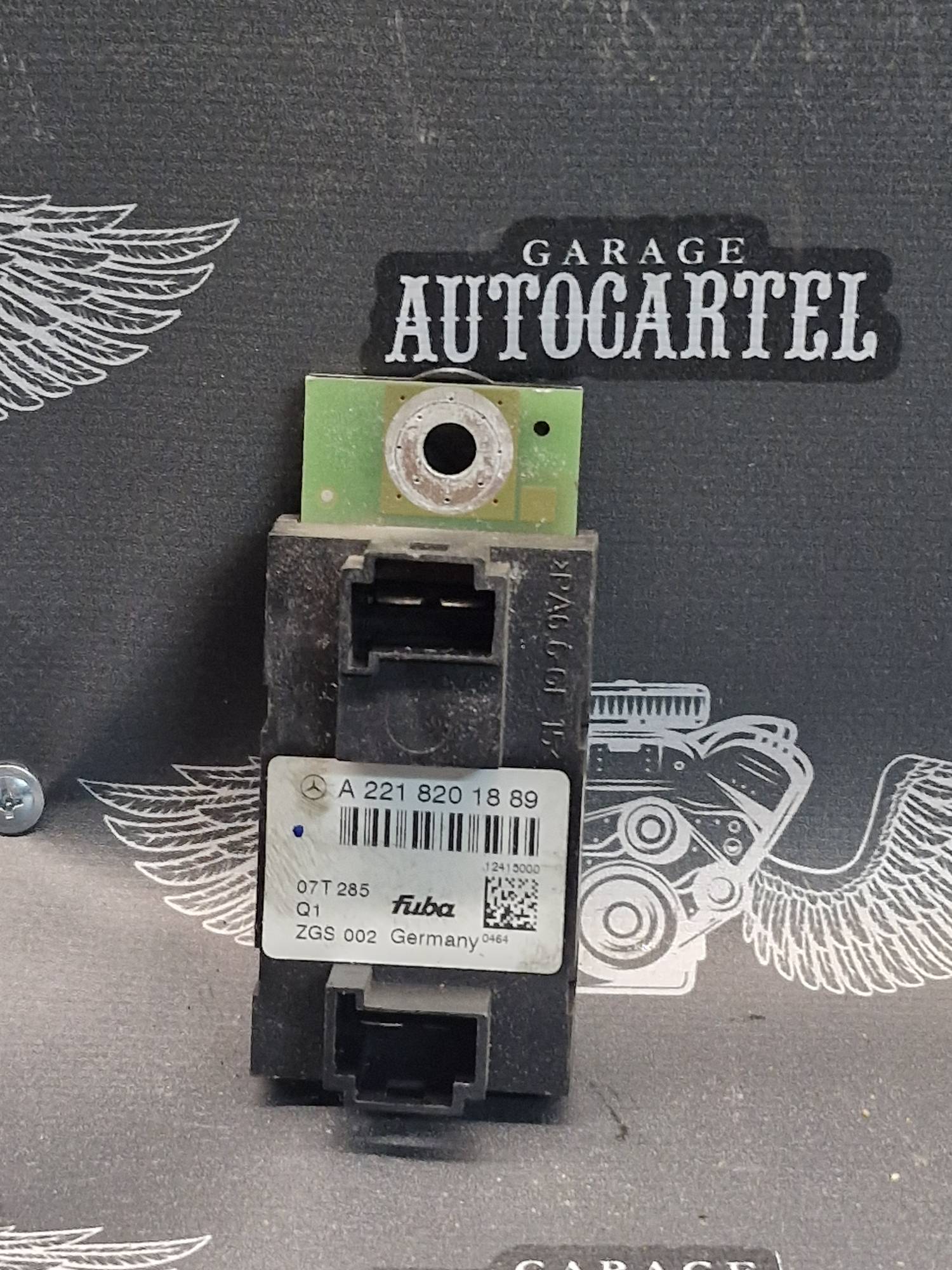 a2218201889 Антенний підсилювач блокувальний контур S-Class W221 CL C216 2005-2013
