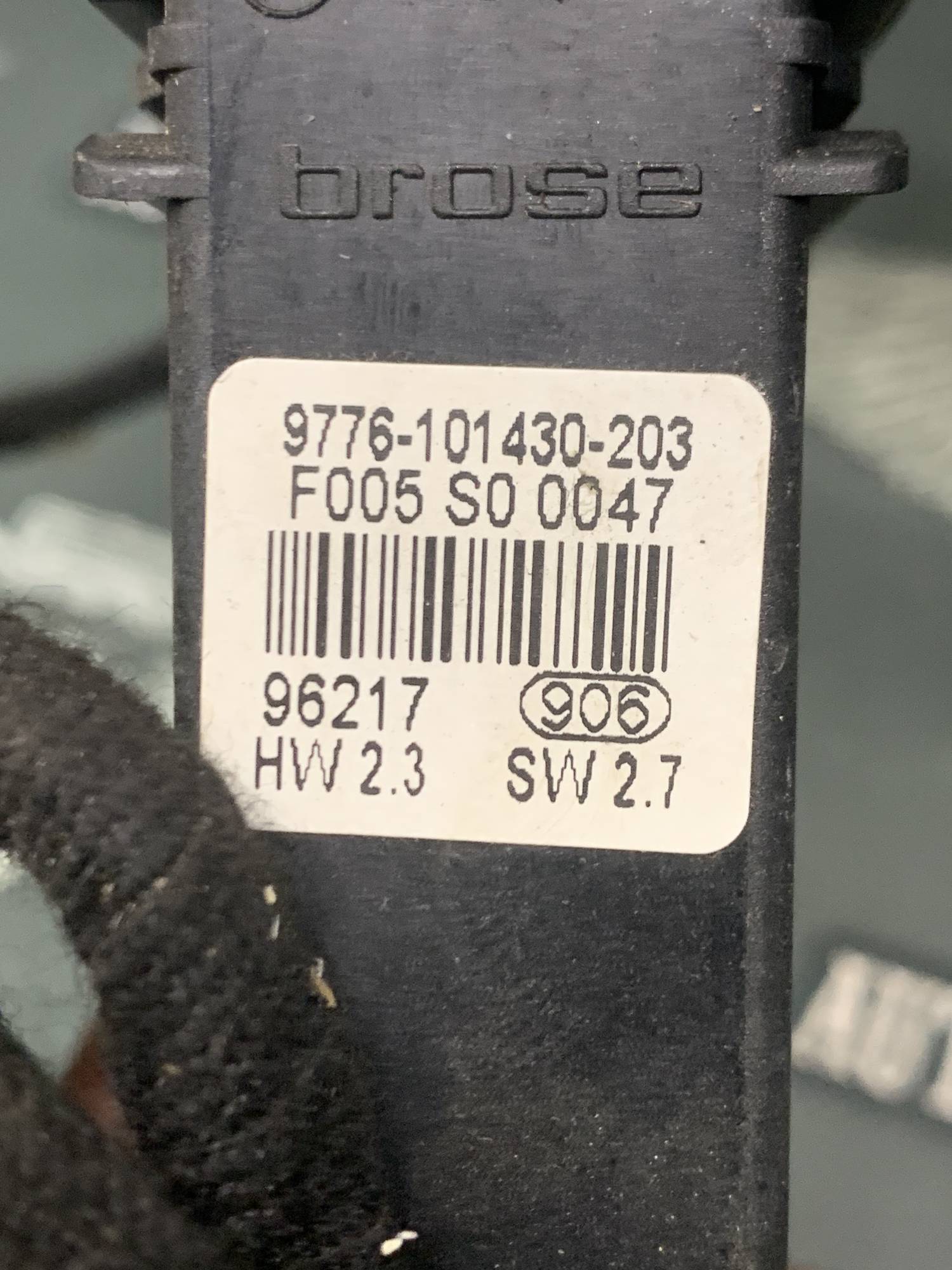 Блок керування склопідйомником, передній лівий Volkswagen Passat B5 9776101430203