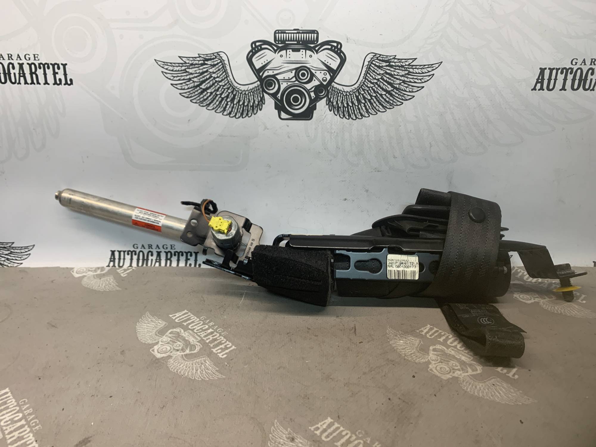 Ремінь безпеки правий передній Volvo C30 6061062r0d