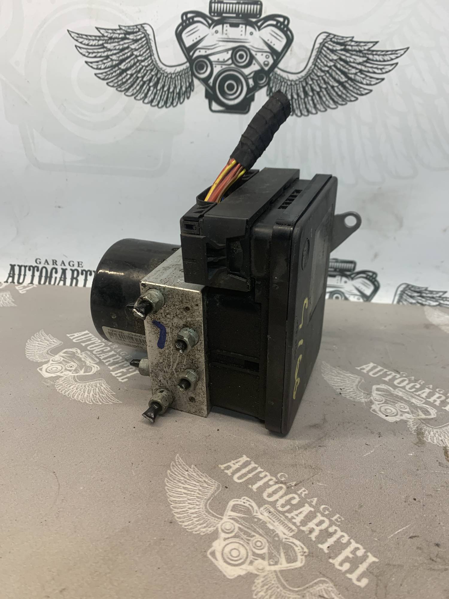 Блок ABS BMW E90 34526784764-01