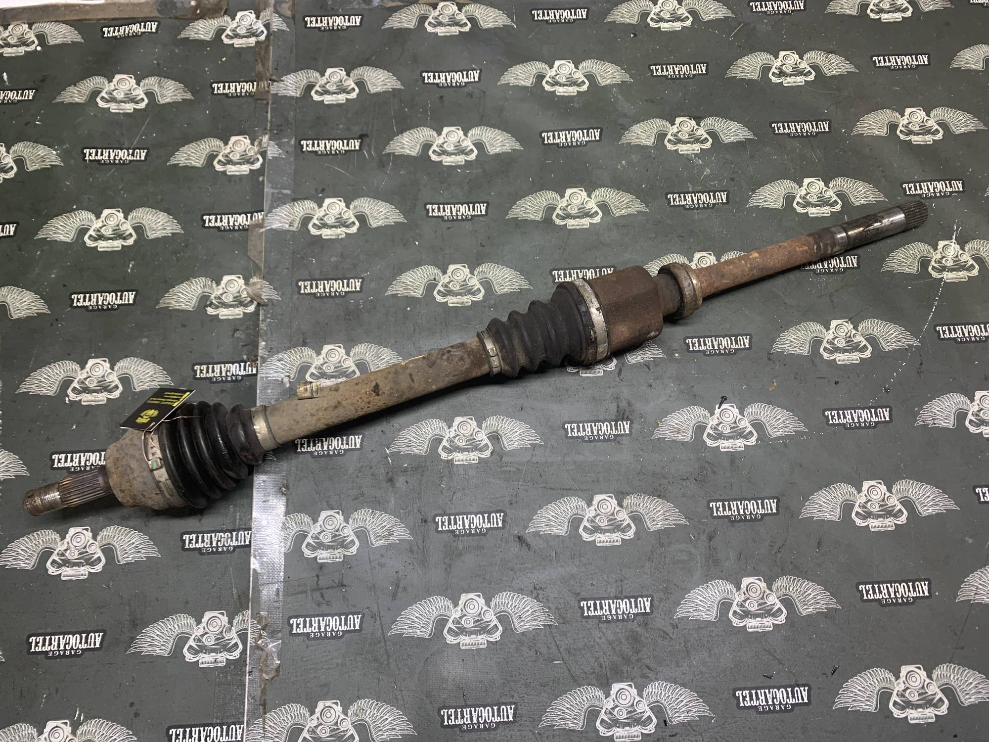 Піввісь передня права Citroen c3 Picasso 1.8i 9682513680