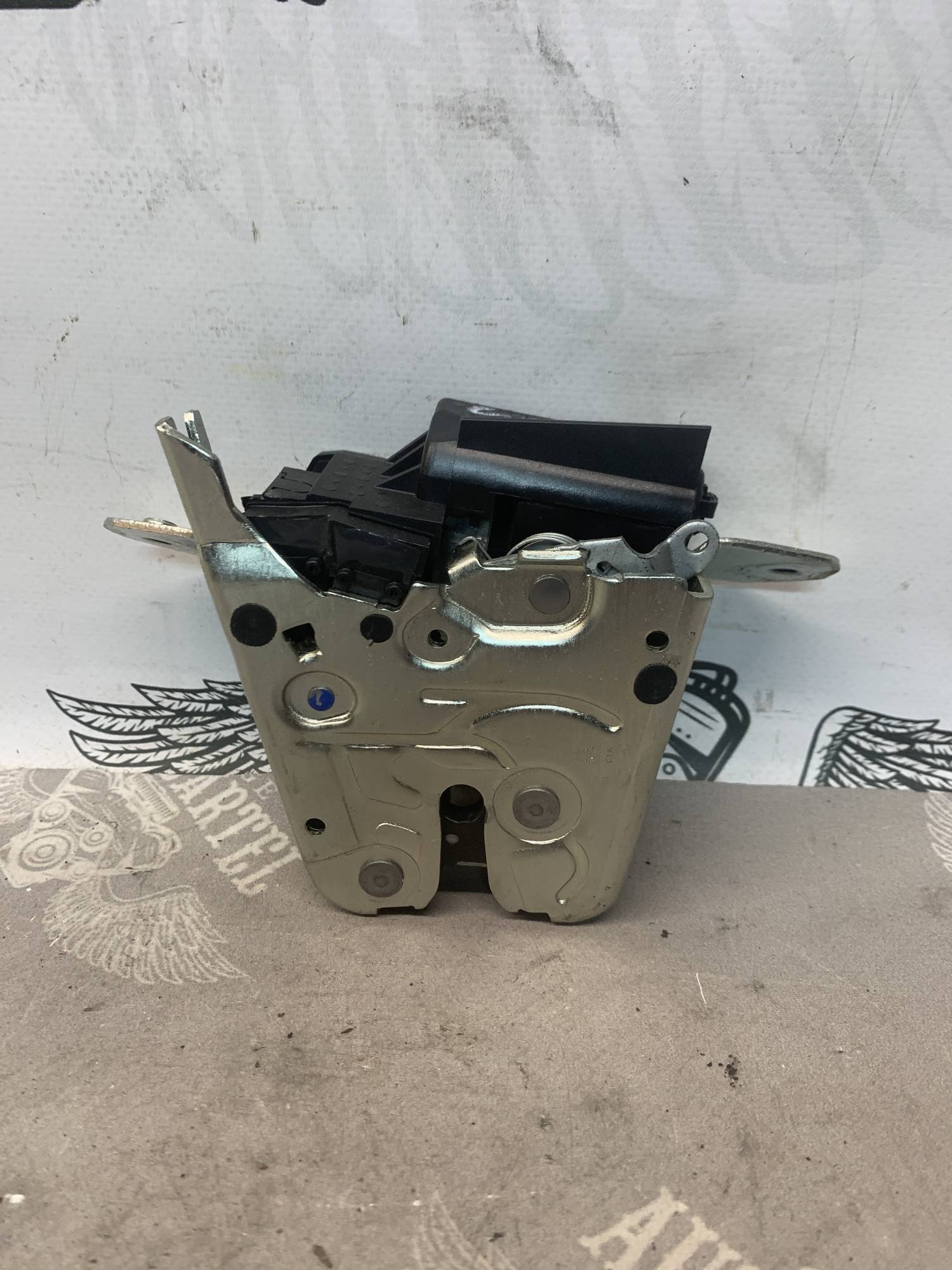 Замок кришки багажника (двері 3/5-ї задньої) Mercedes W167 GLE W246 a0997400600