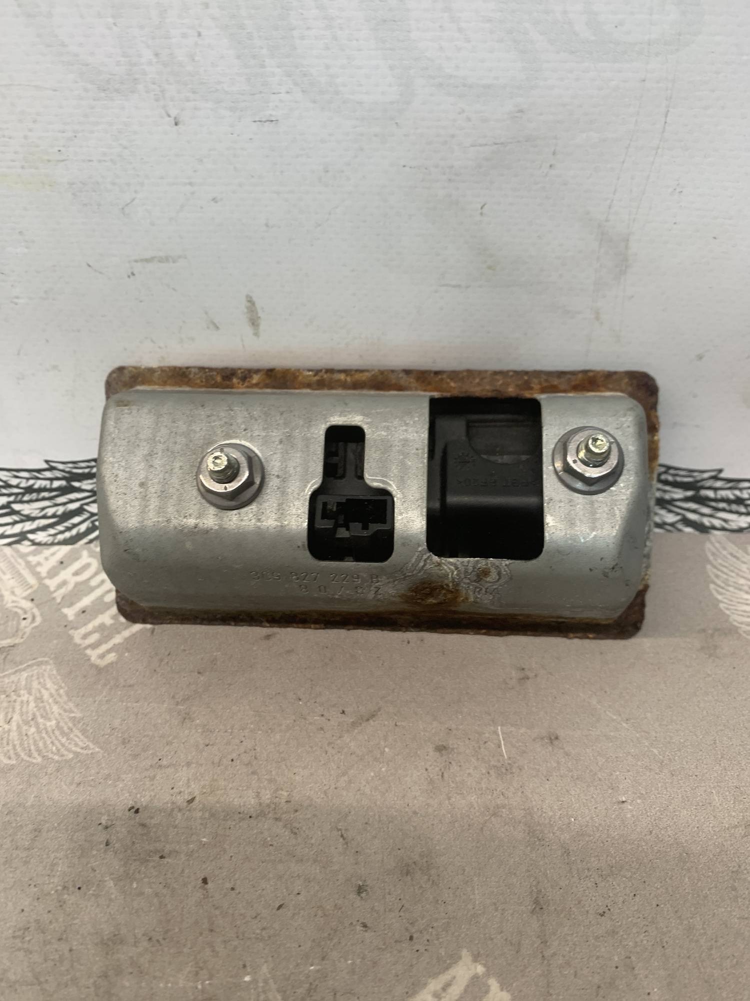 Ручка багажника VW Passat B6 3c9827229b