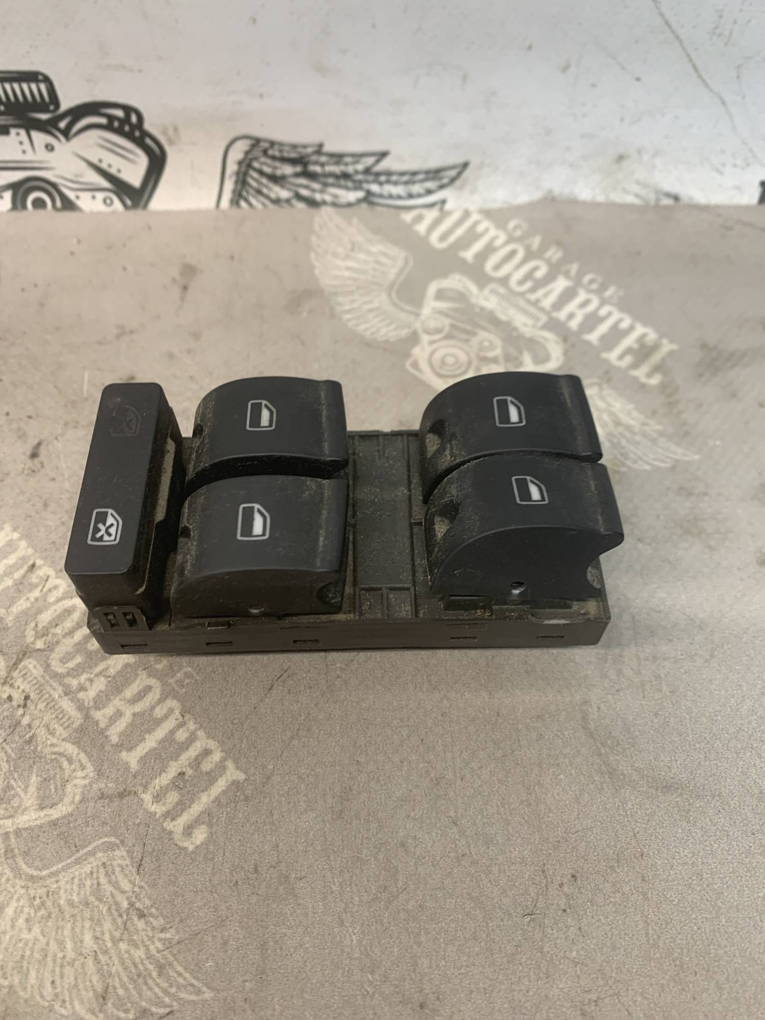 Блок кнопок керування склопідйомниками Seat Exeo 8e0959851d